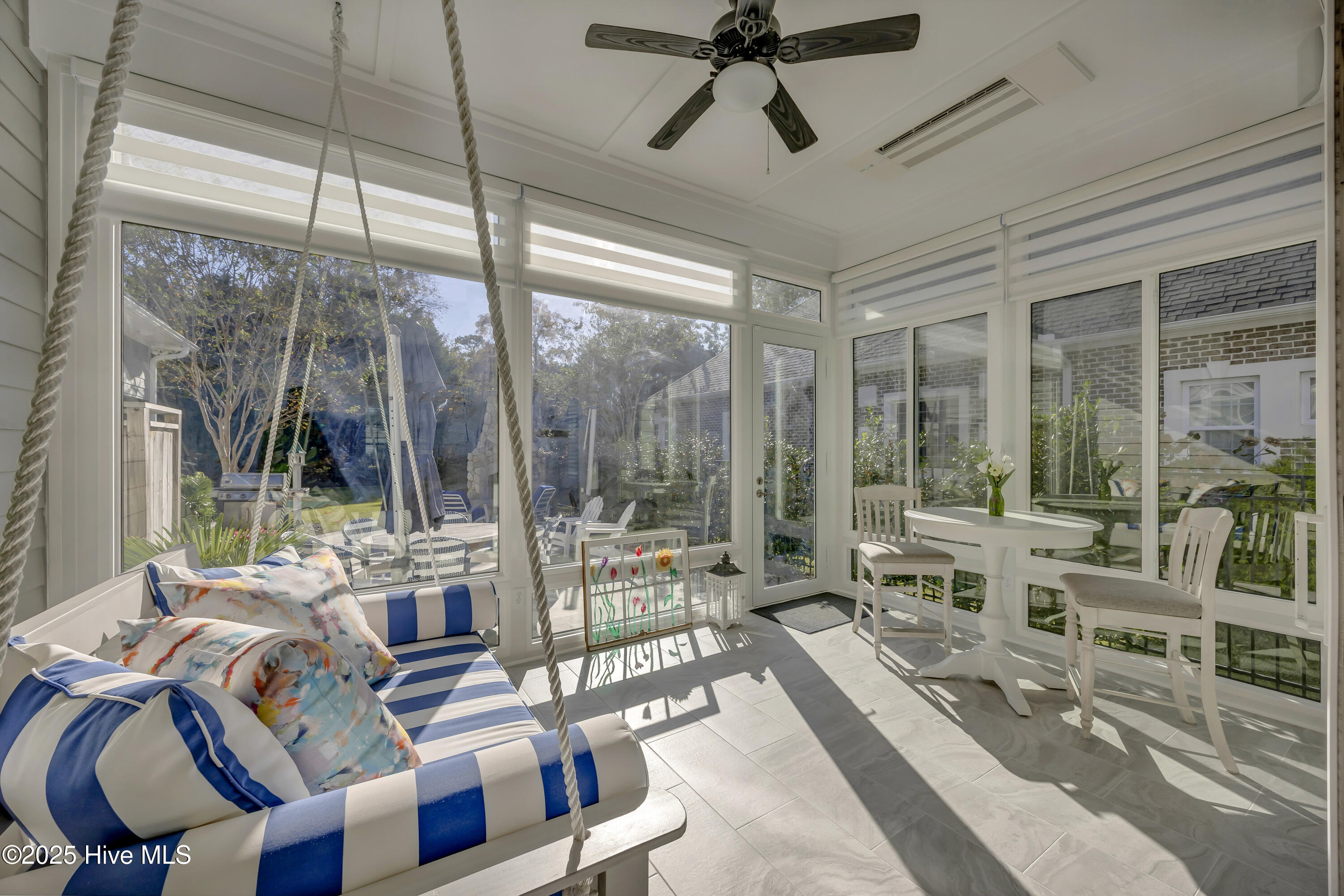 100538273 | Photo 23