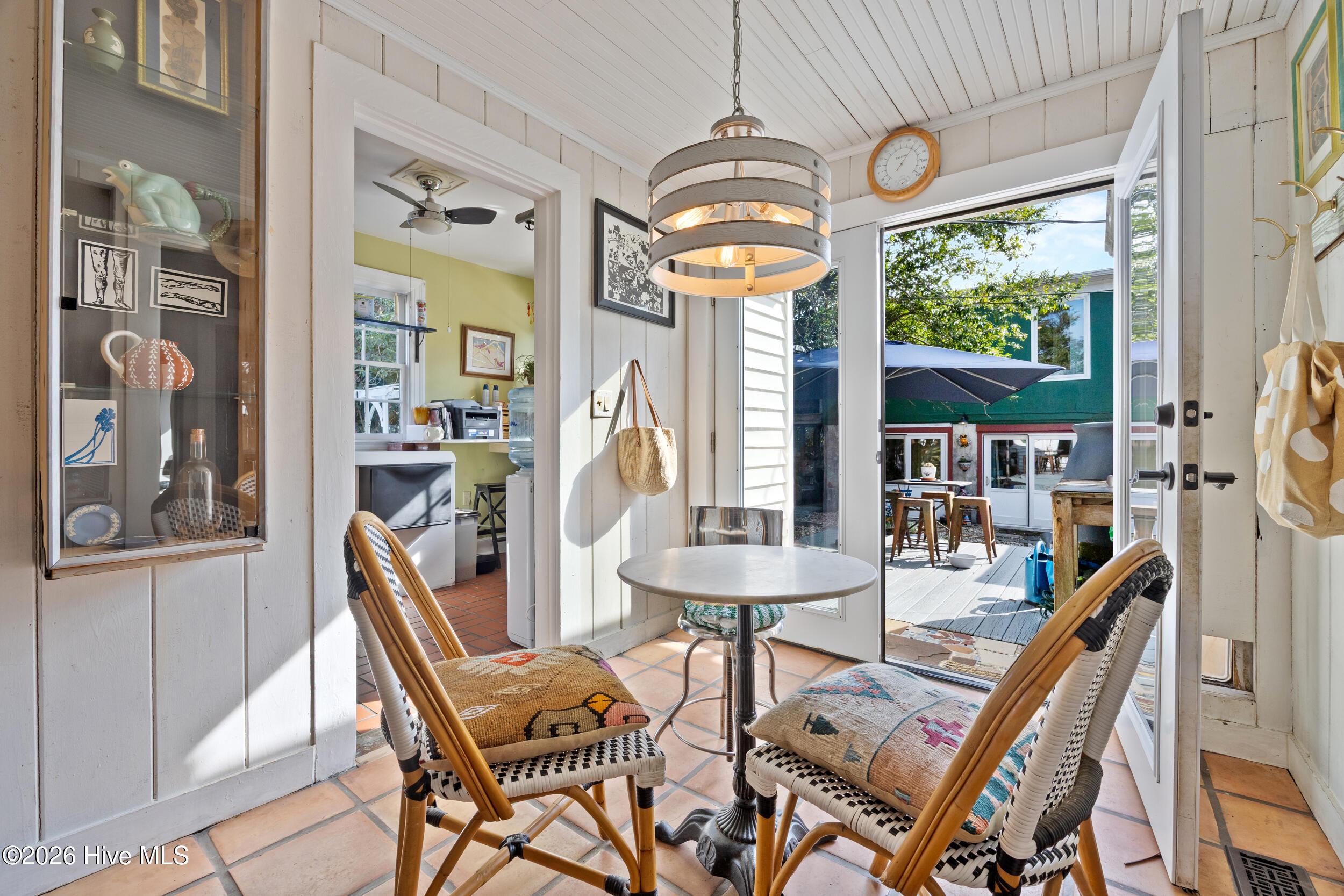 100559586 | Photo 16