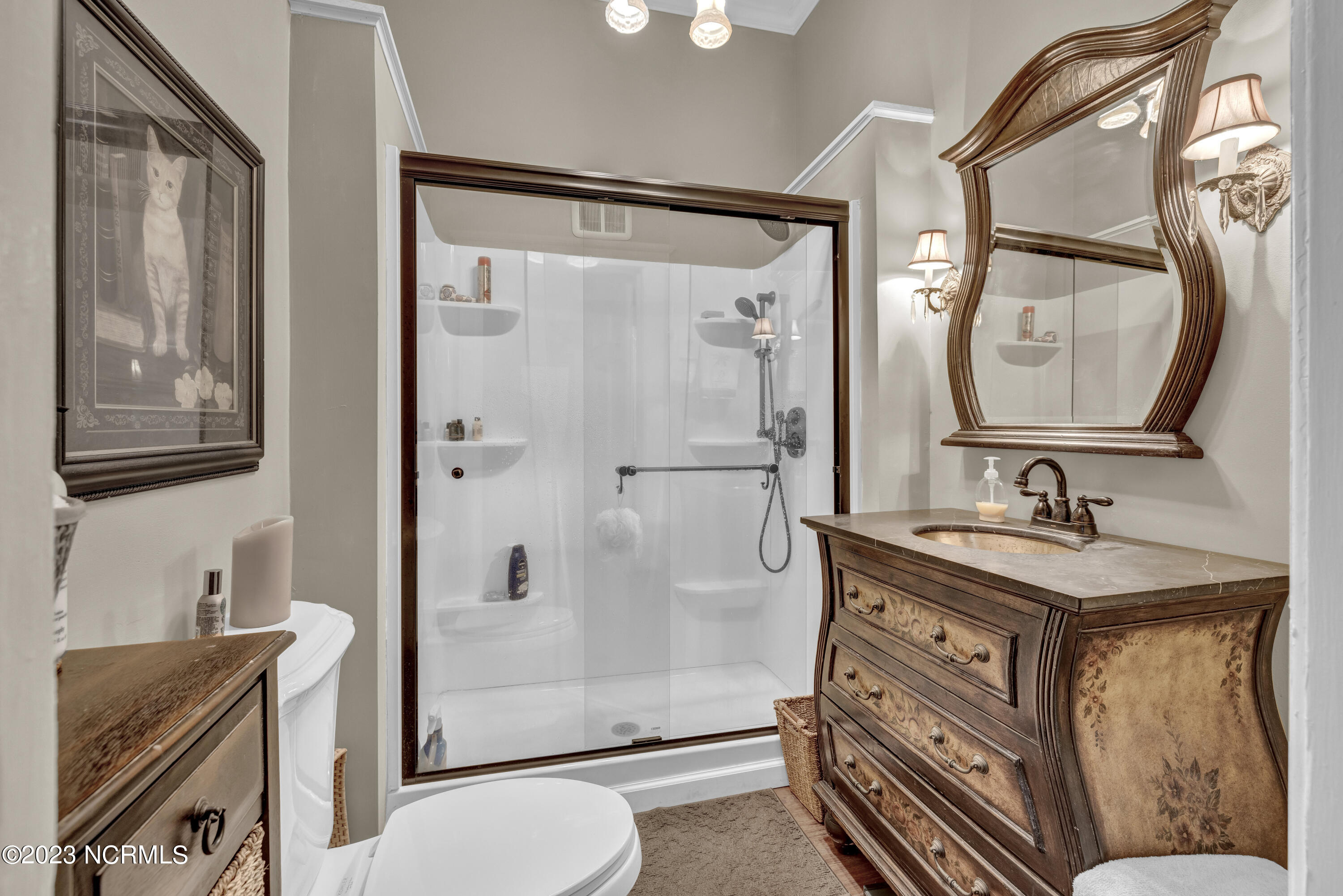 106 S 5th Avenue, Wilmington, NC 28401 – photo 19: First Floor Primary Bathroom