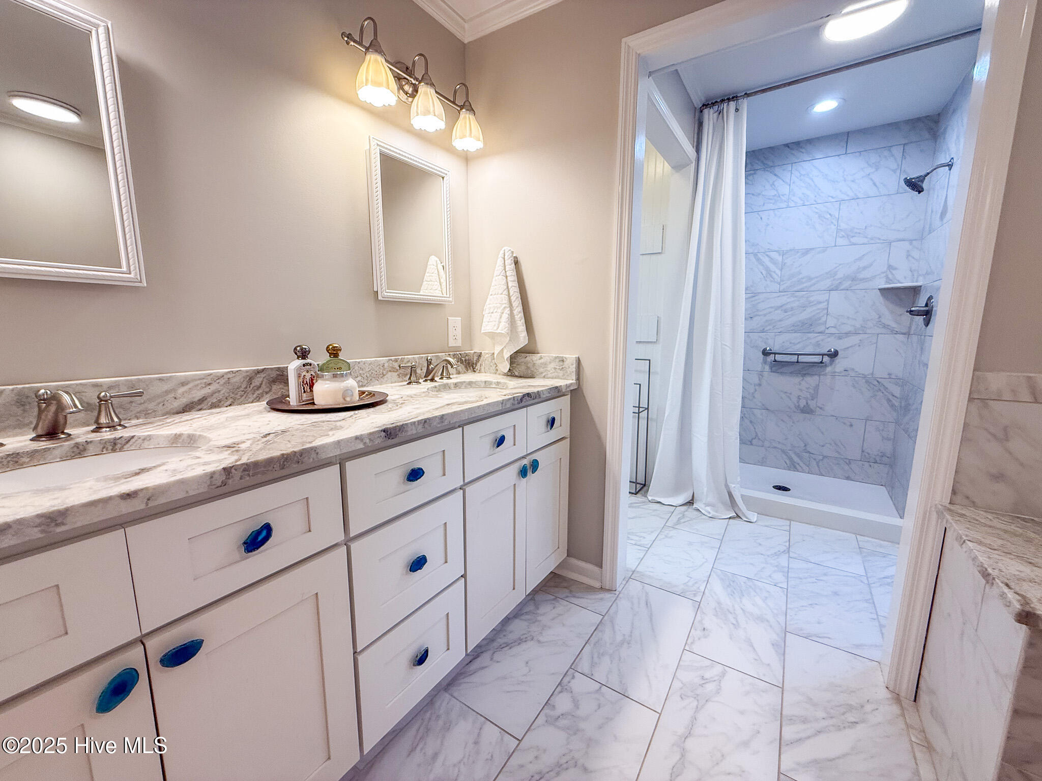 100516311 | Photo 24