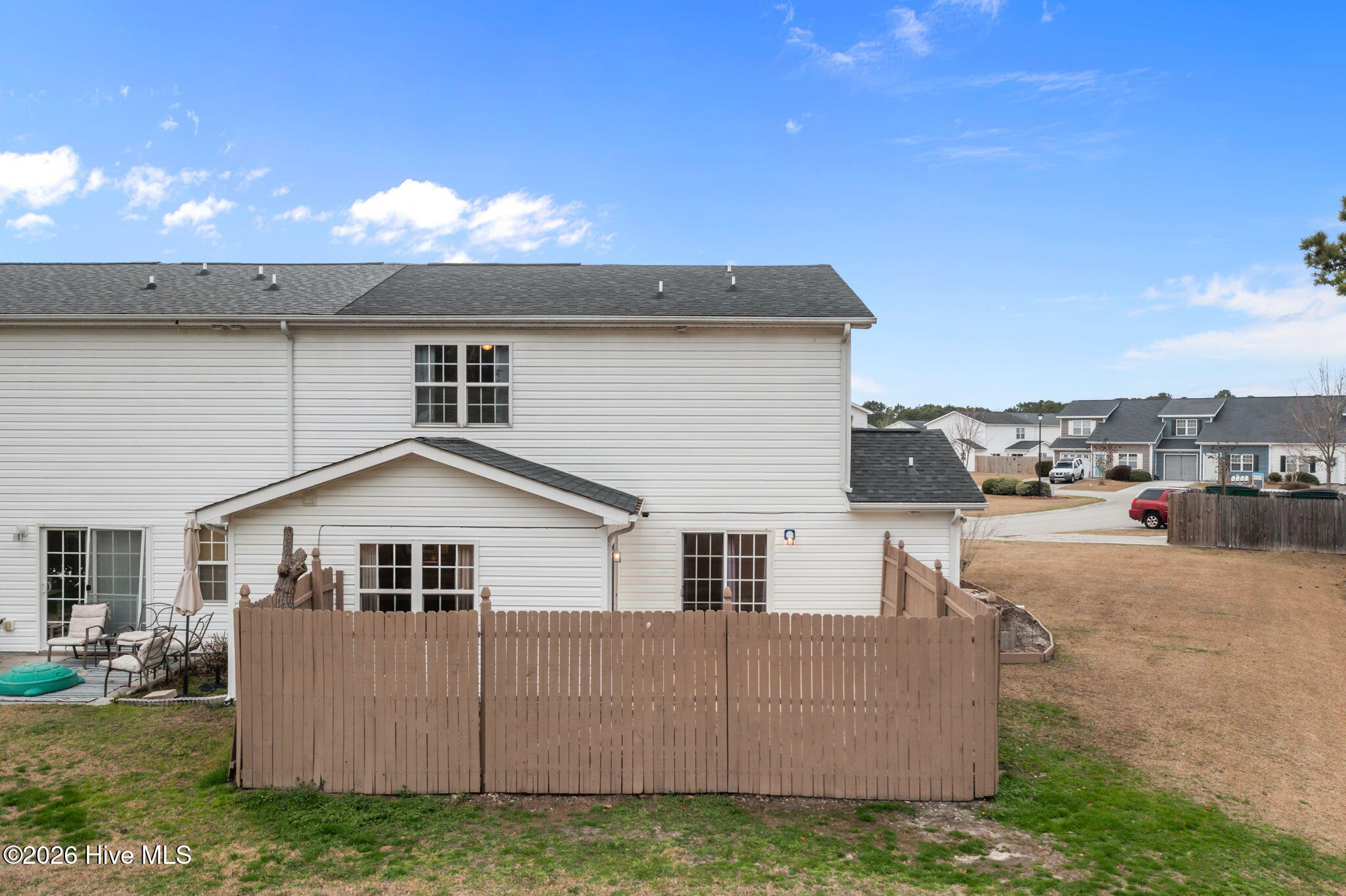 100548288 | Photo 18