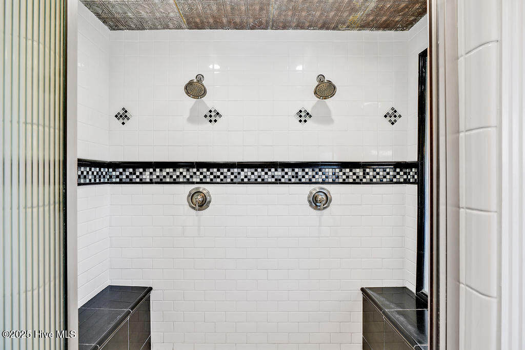 100508979 | Photo 83