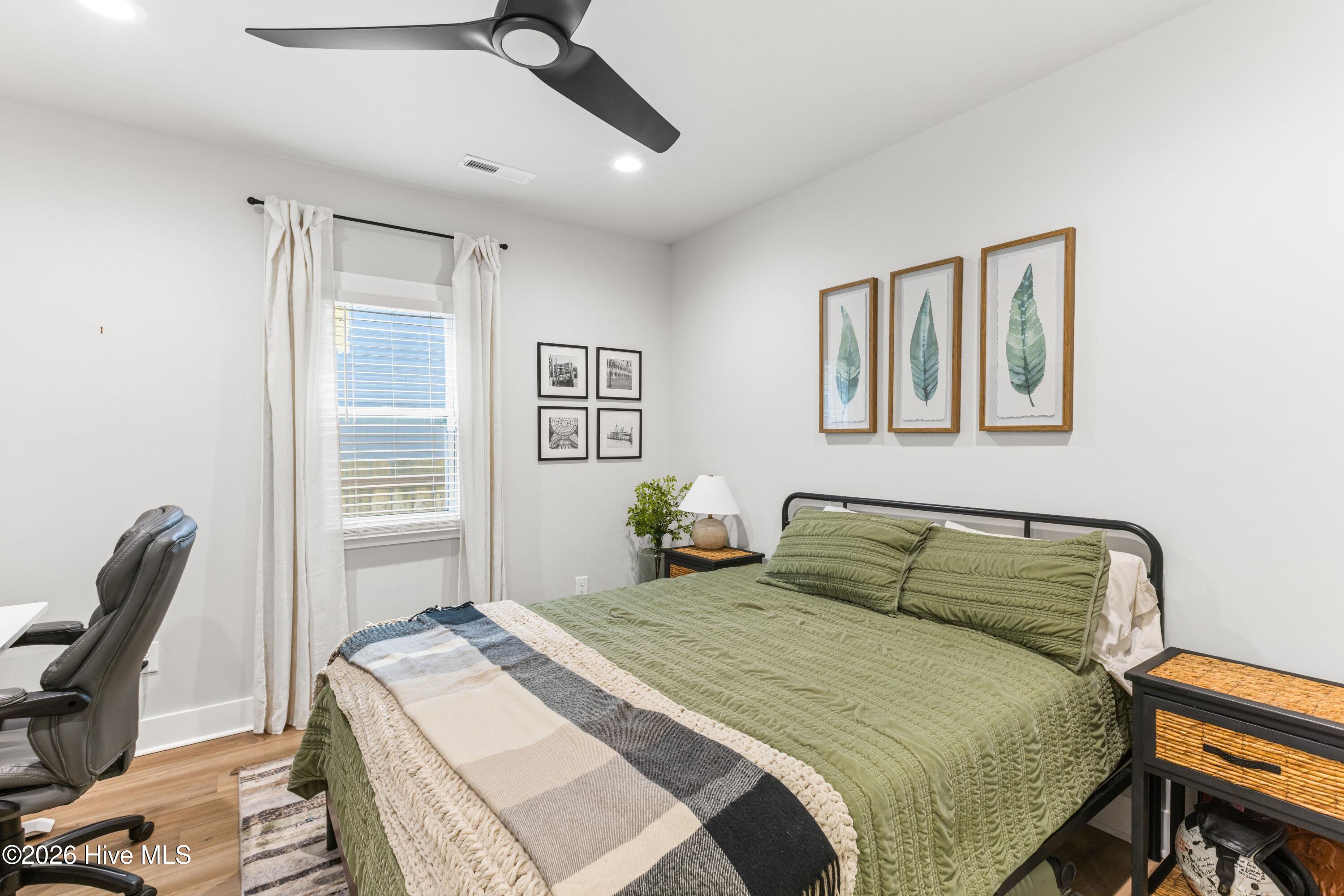 100559701 | Photo 21