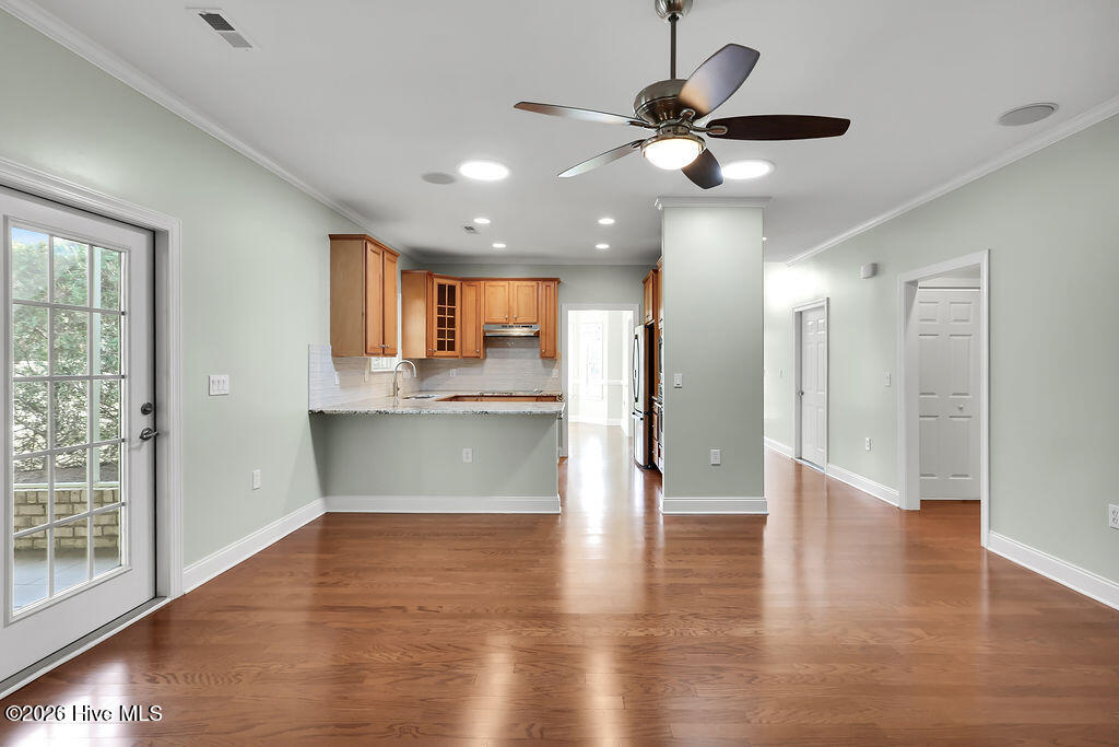 100548376 | Photo 17