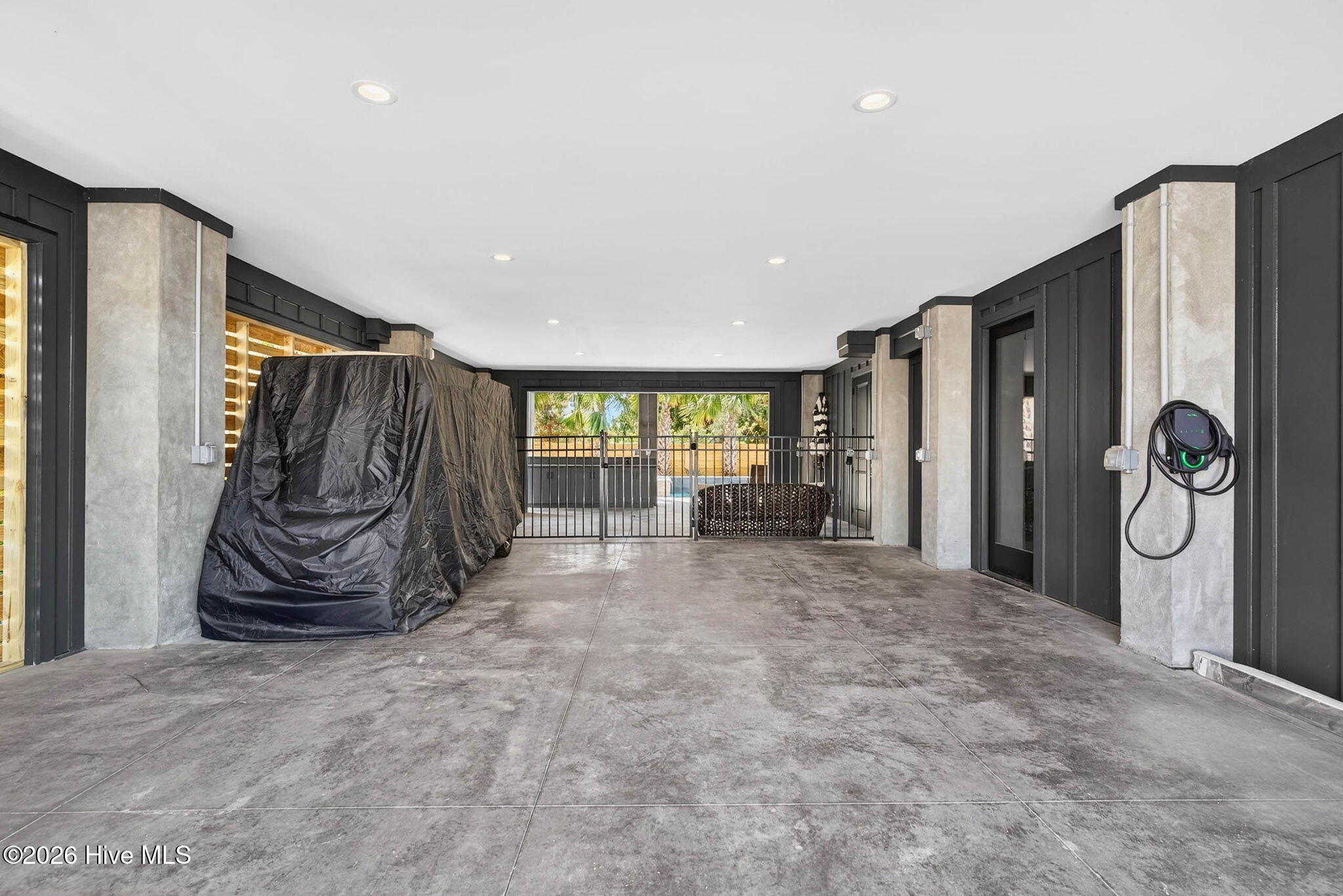 100565153 | Photo 61