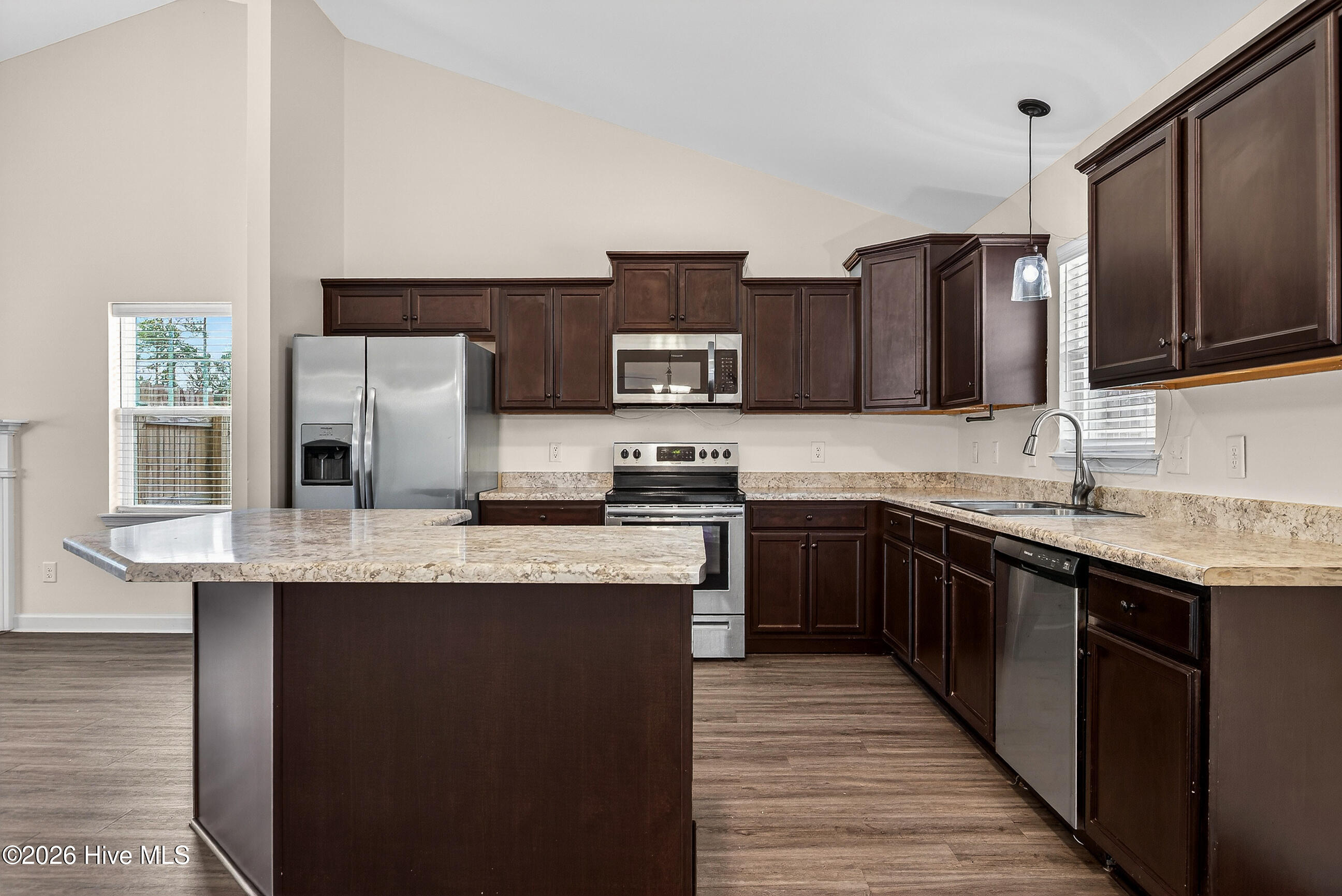 100549361 | Photo 10