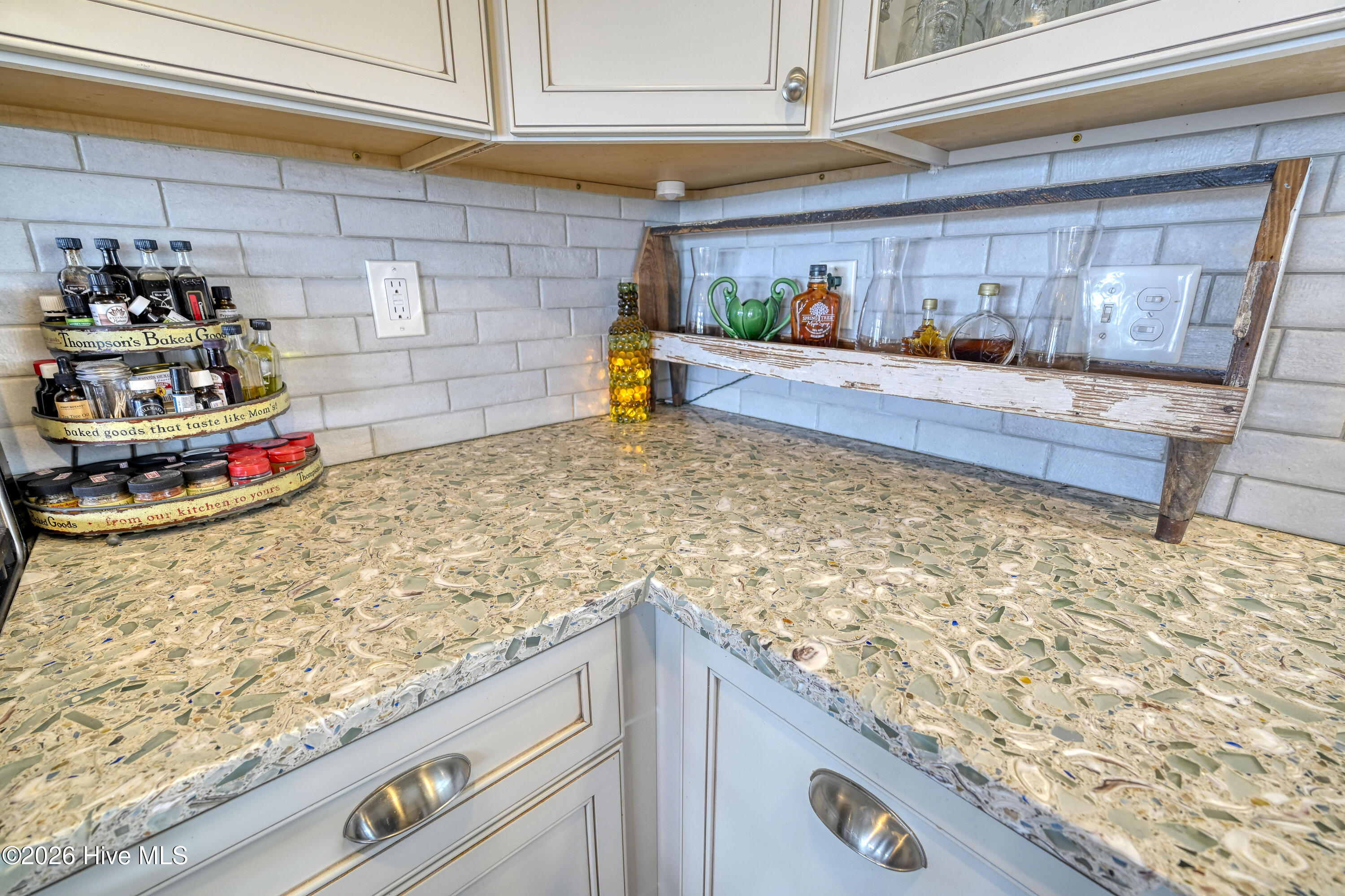 100558069 | Photo 25