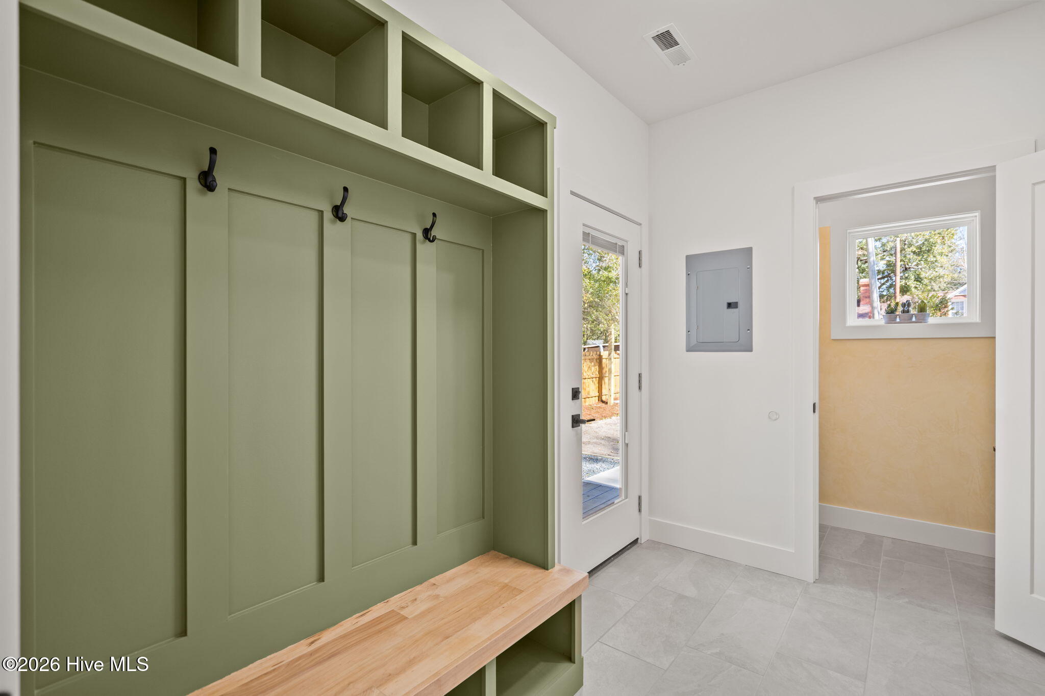 100553901 | Photo 36