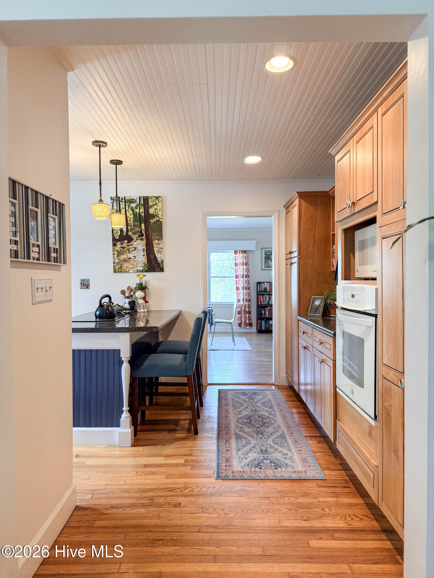 100560298 | Photo 12