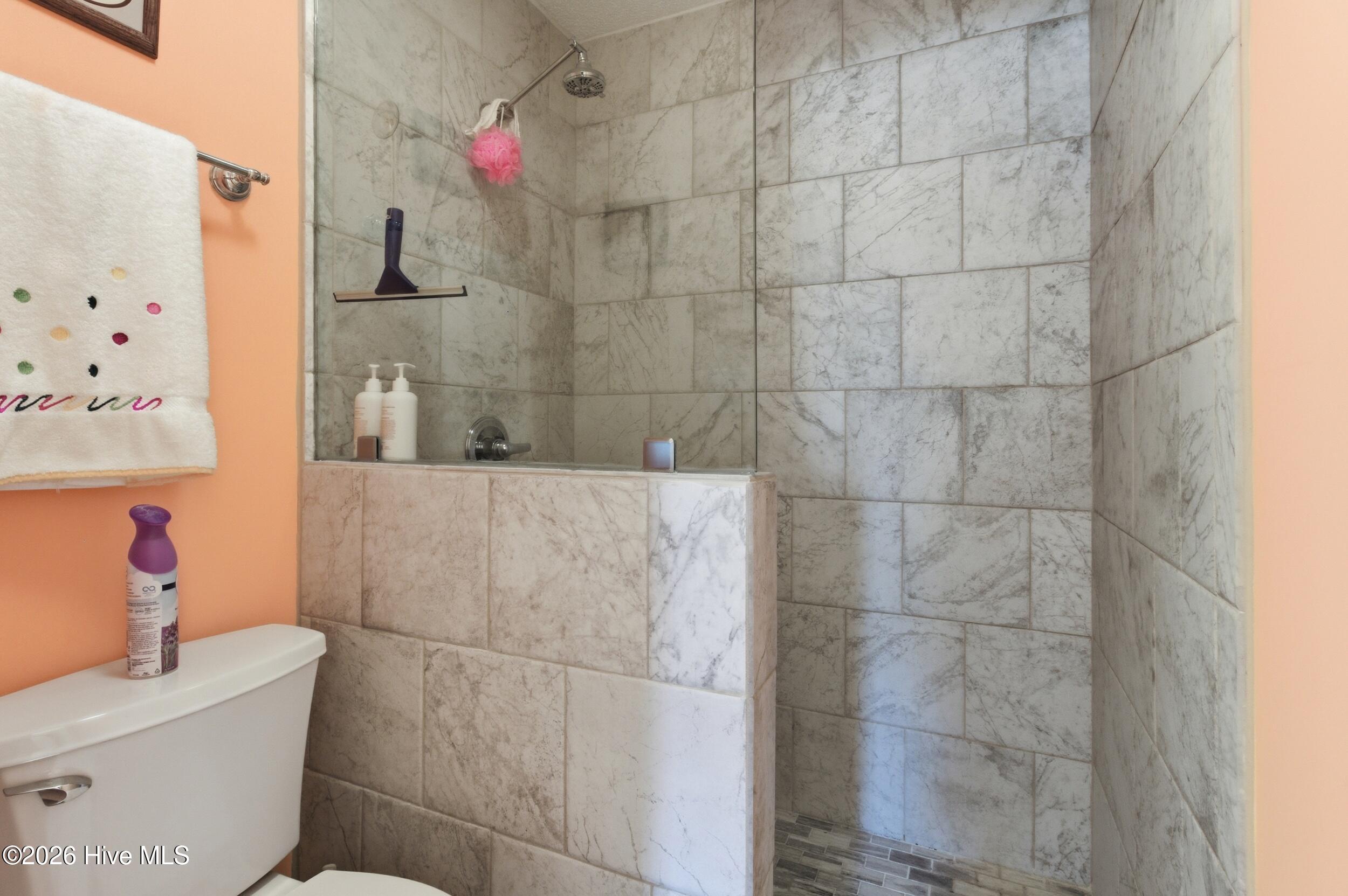 100564974 | Photo 13