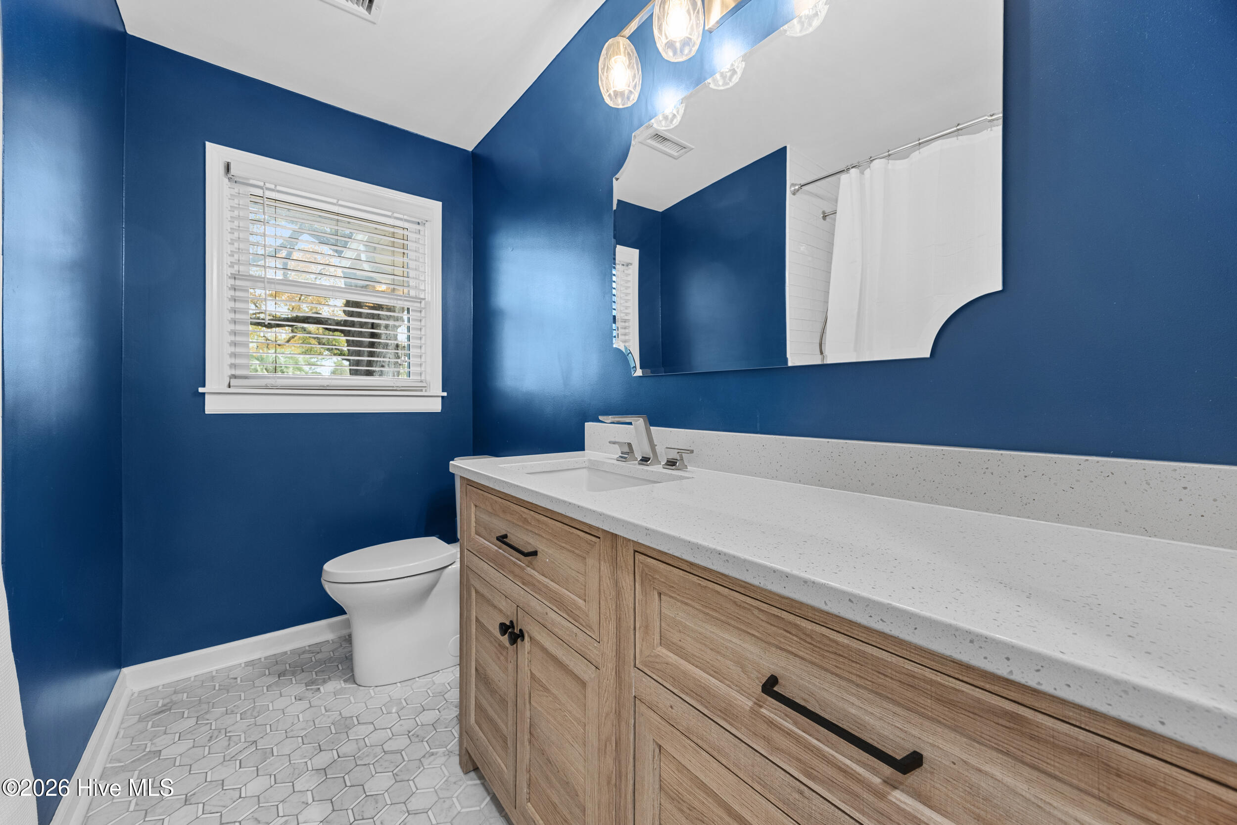 100561764 | Photo 22