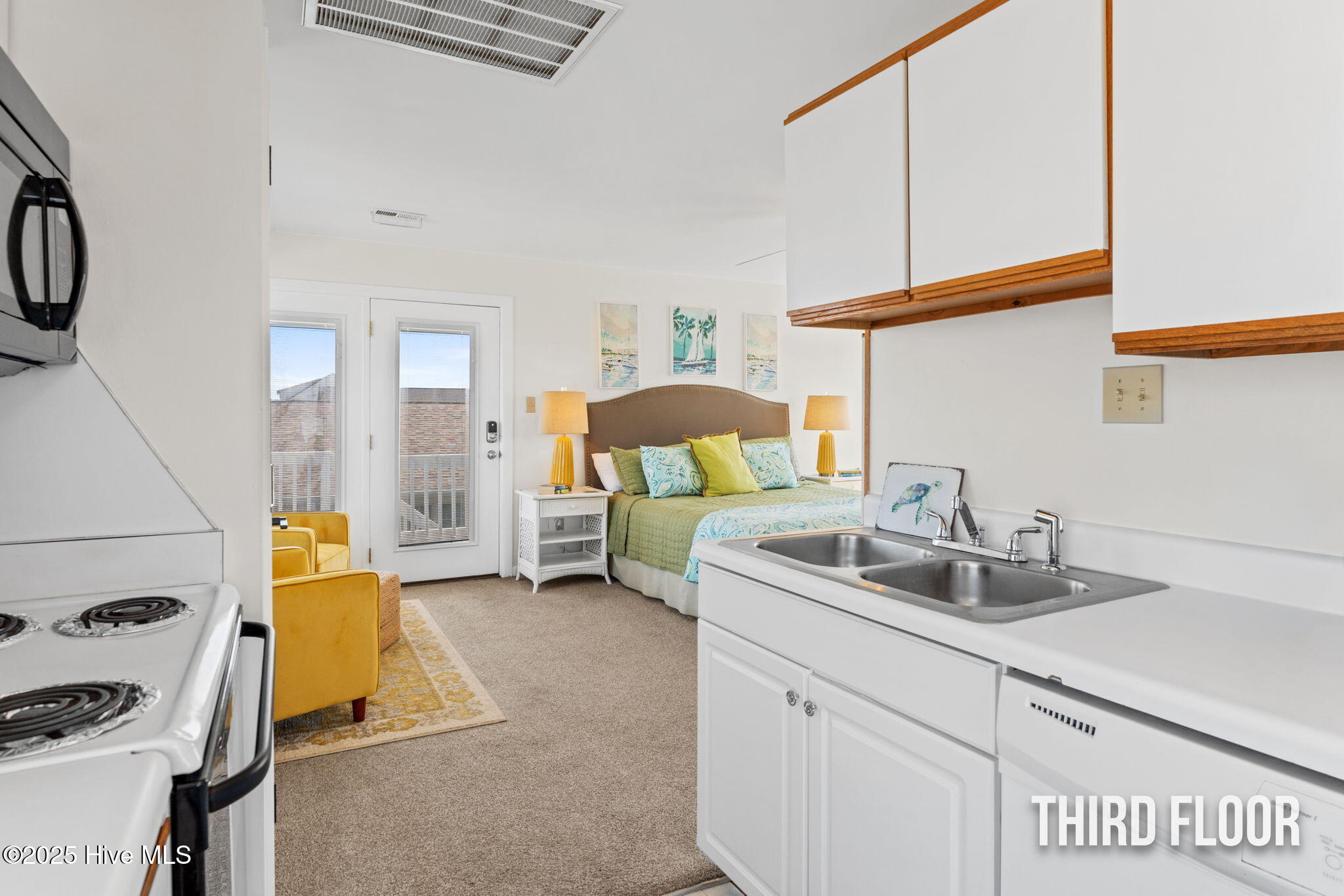 100532124 | Photo 53