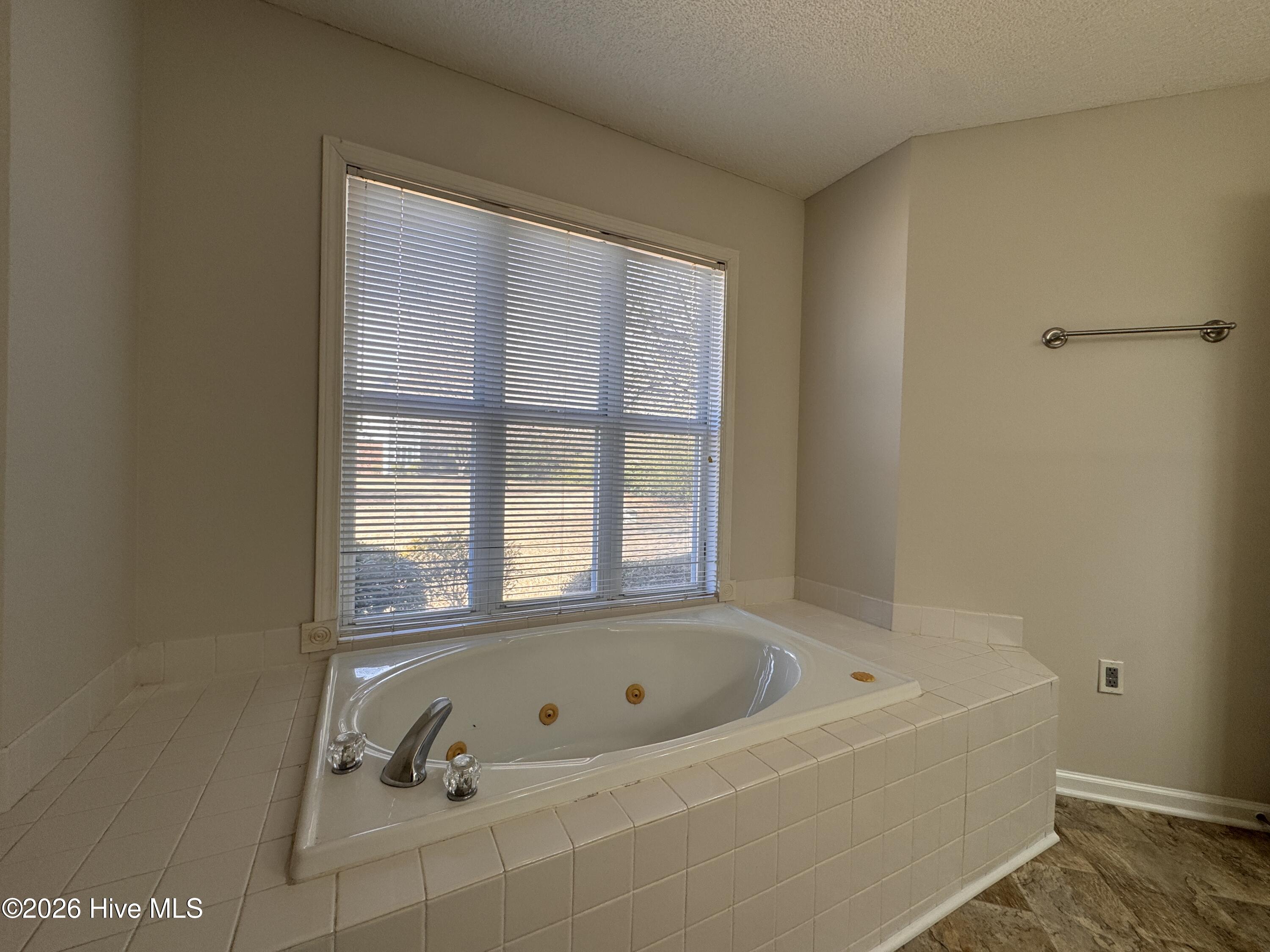 100556493 | Photo 14