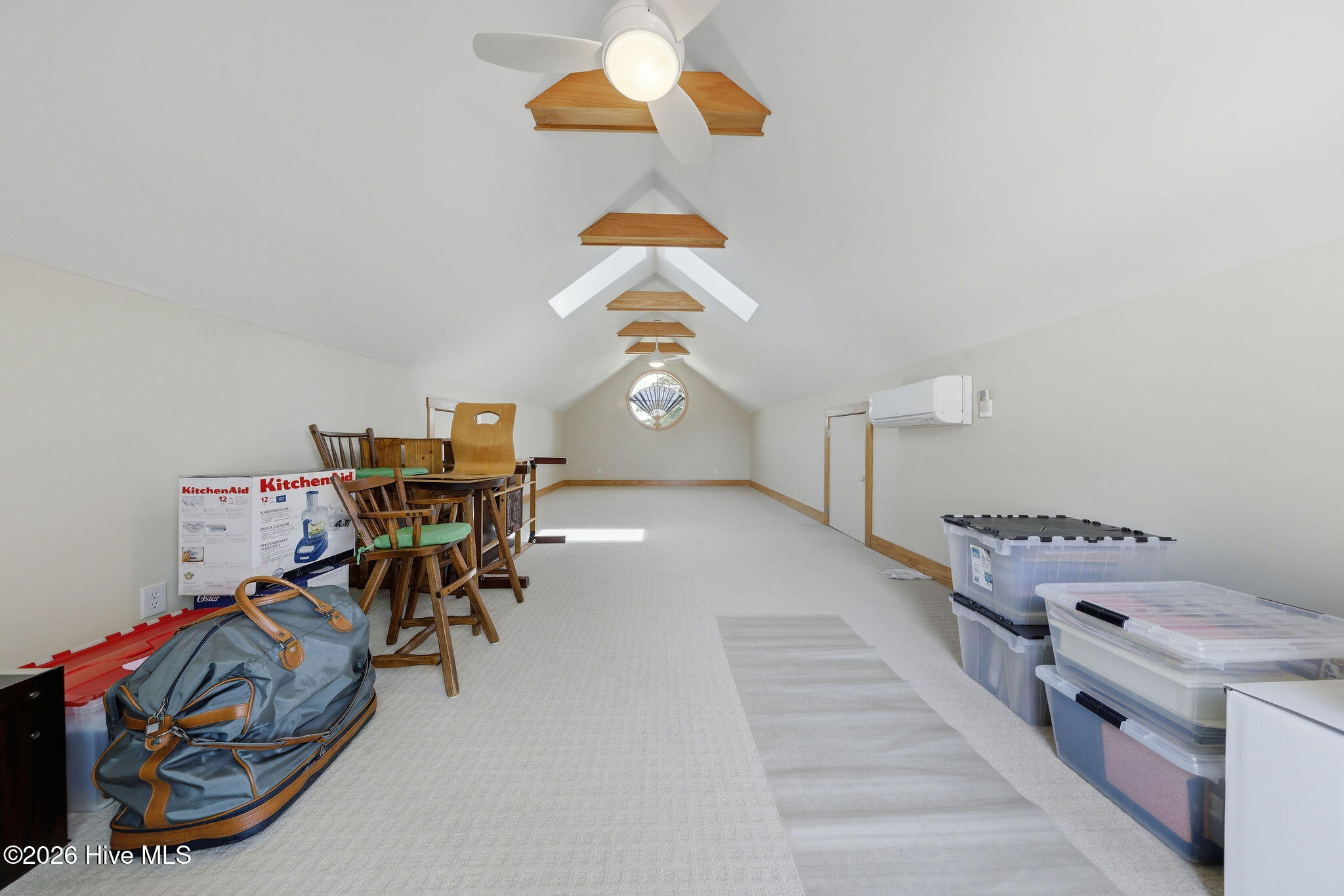 100569152 | Photo 52