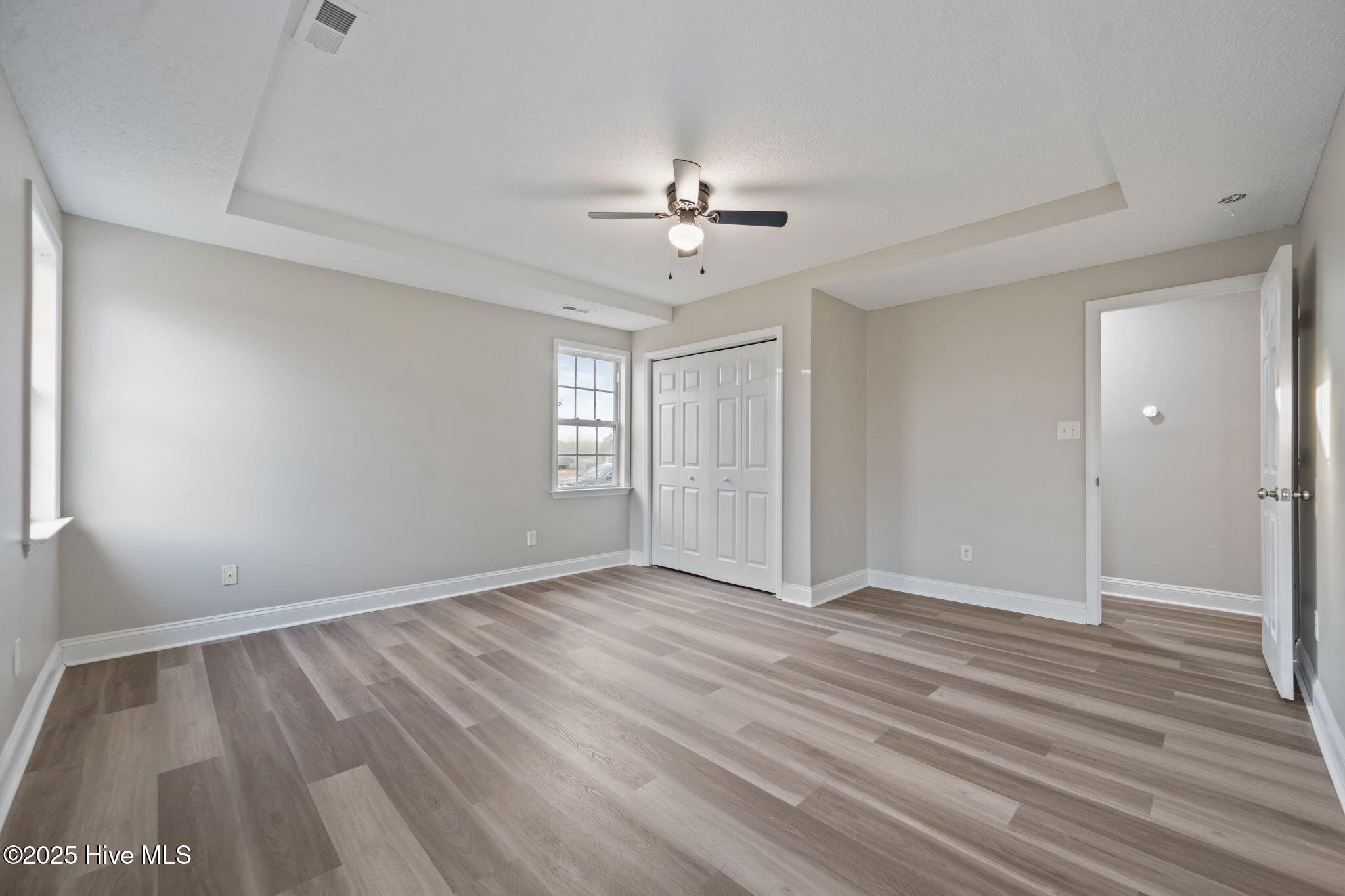 100547097 | Photo 29