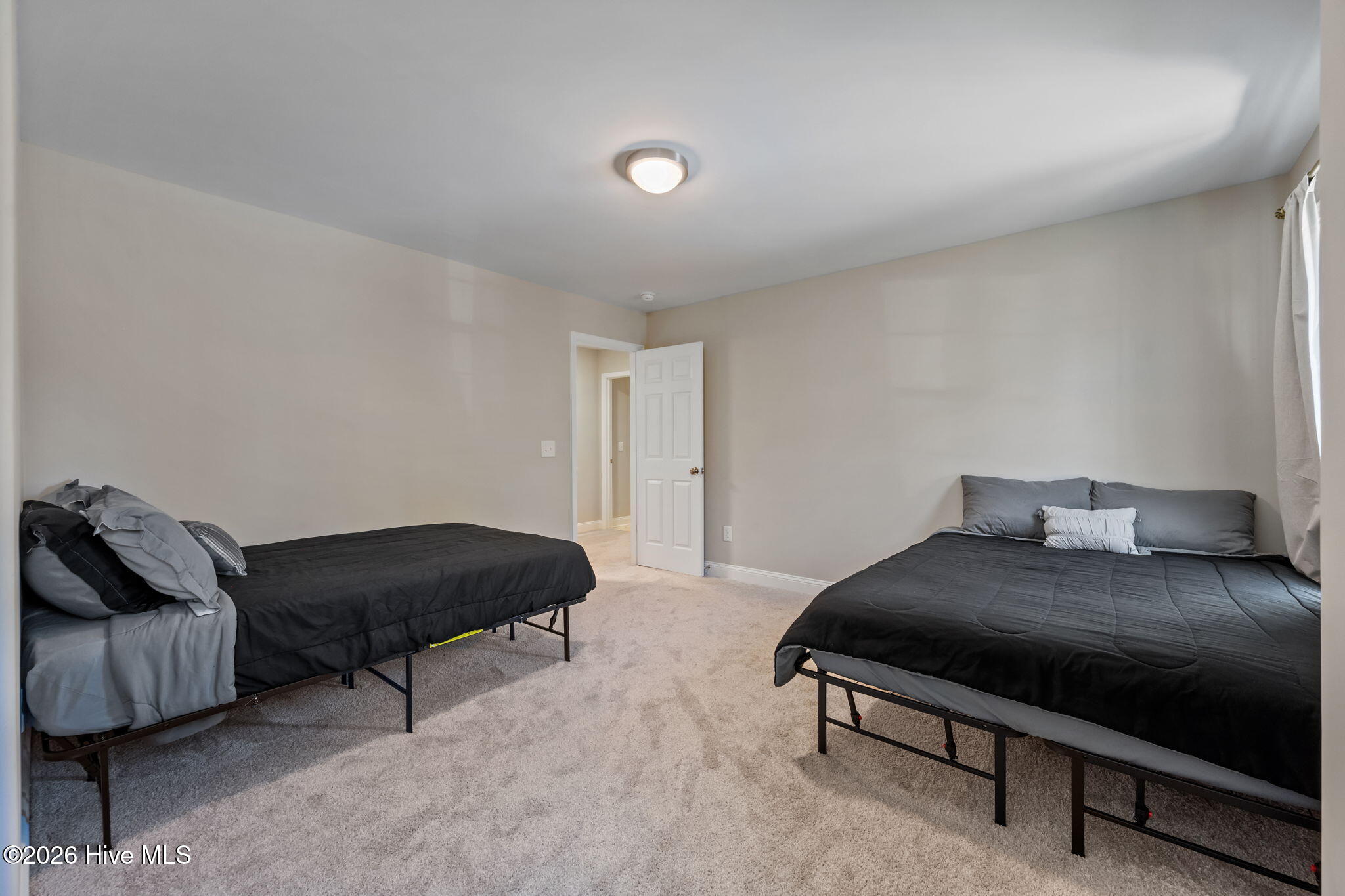 100560857 | Photo 28