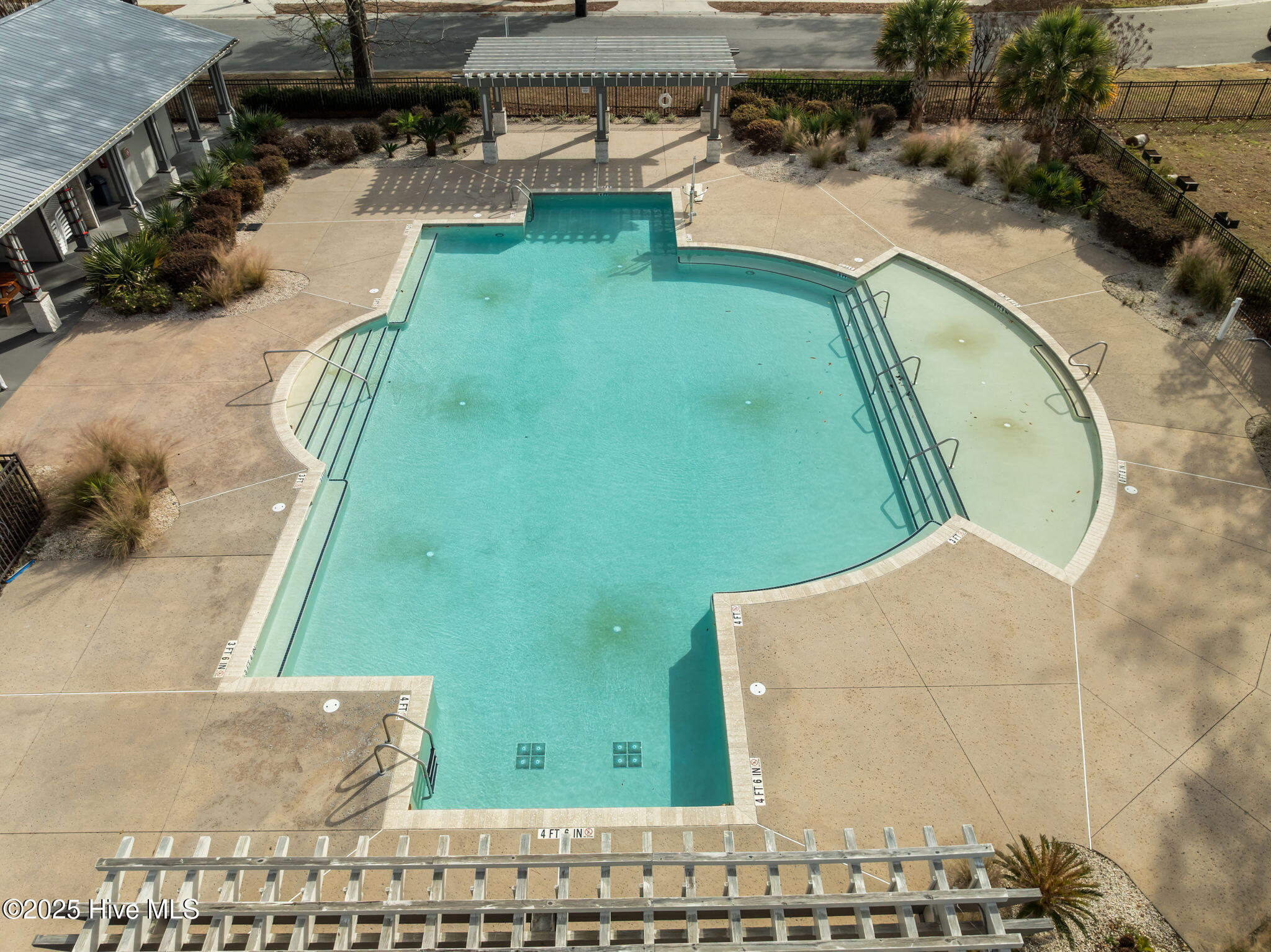 100545524 | Photo 46