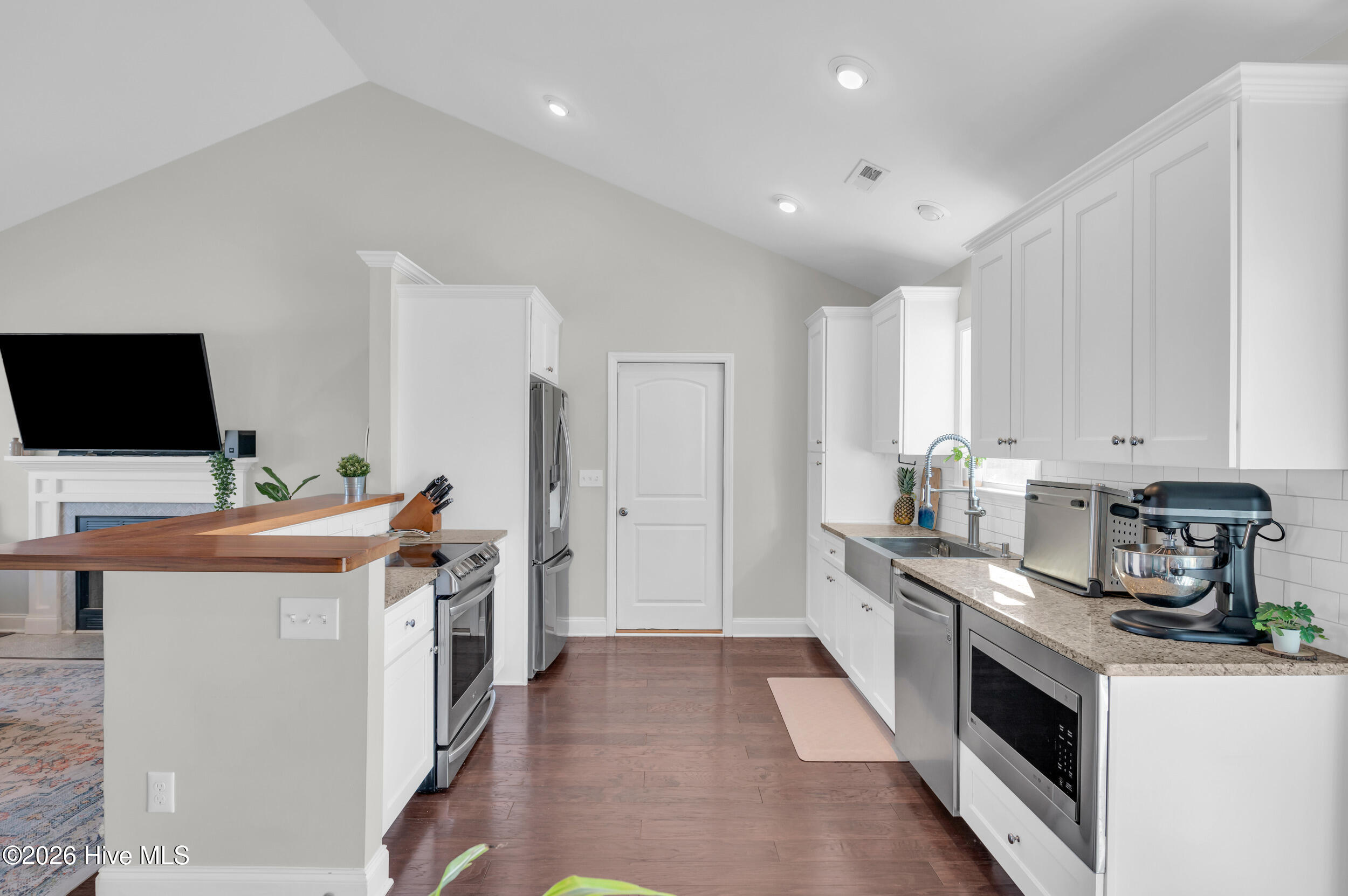 100548167 | Photo 14