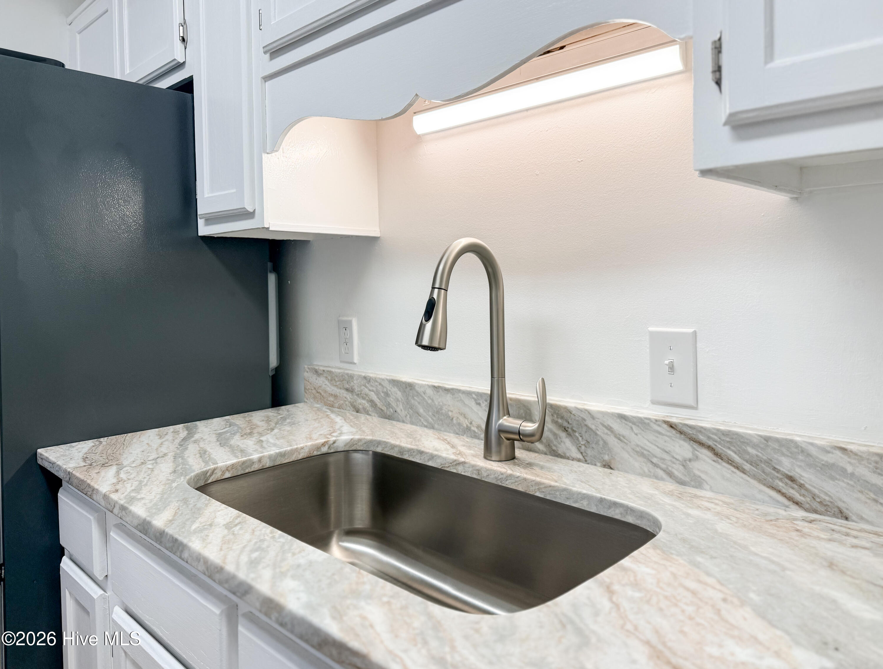 100568255 | Photo 19