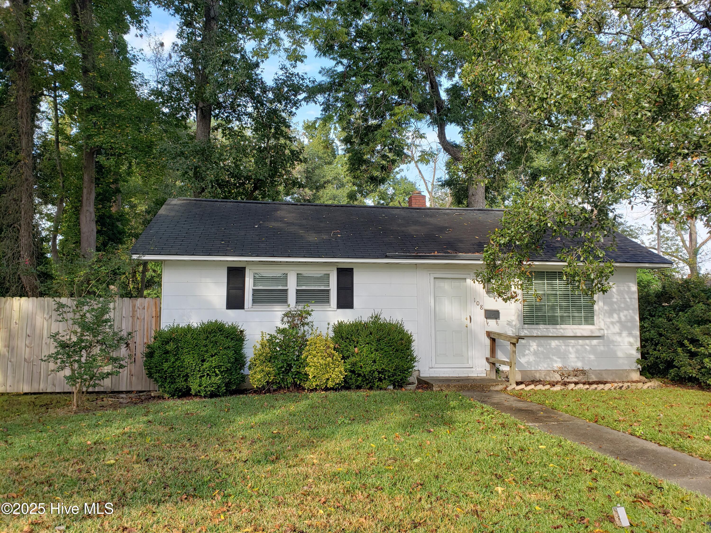 121 W Barnard Street, Glennville, GA, 30427