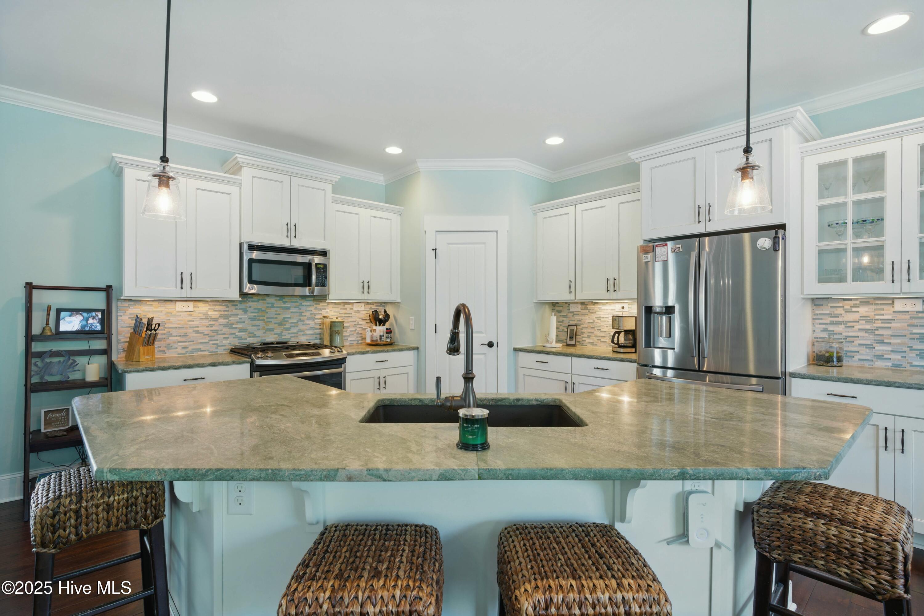 100560955 | Photo 11