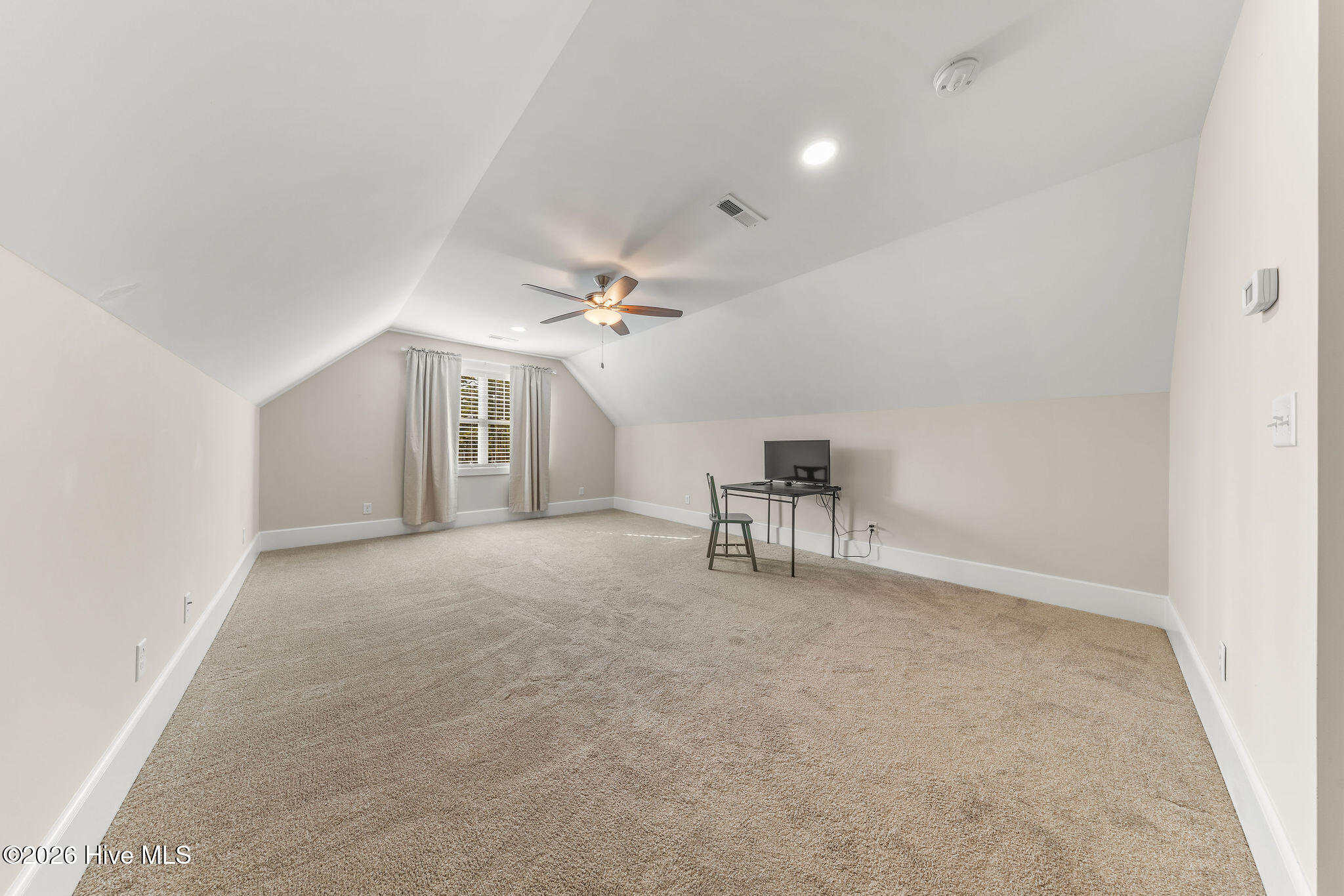 100548590 | Photo 30