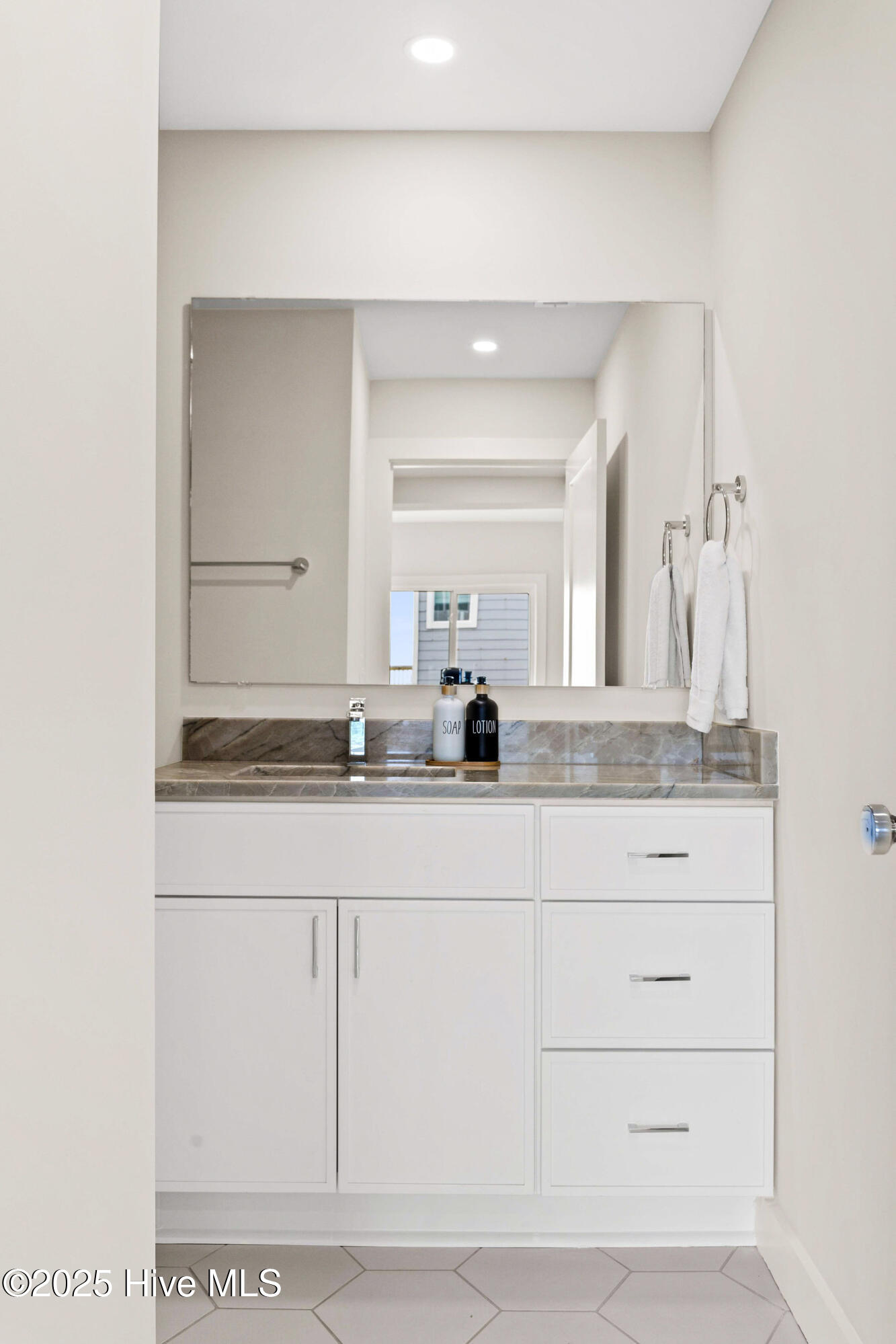 100523204 | Photo 30