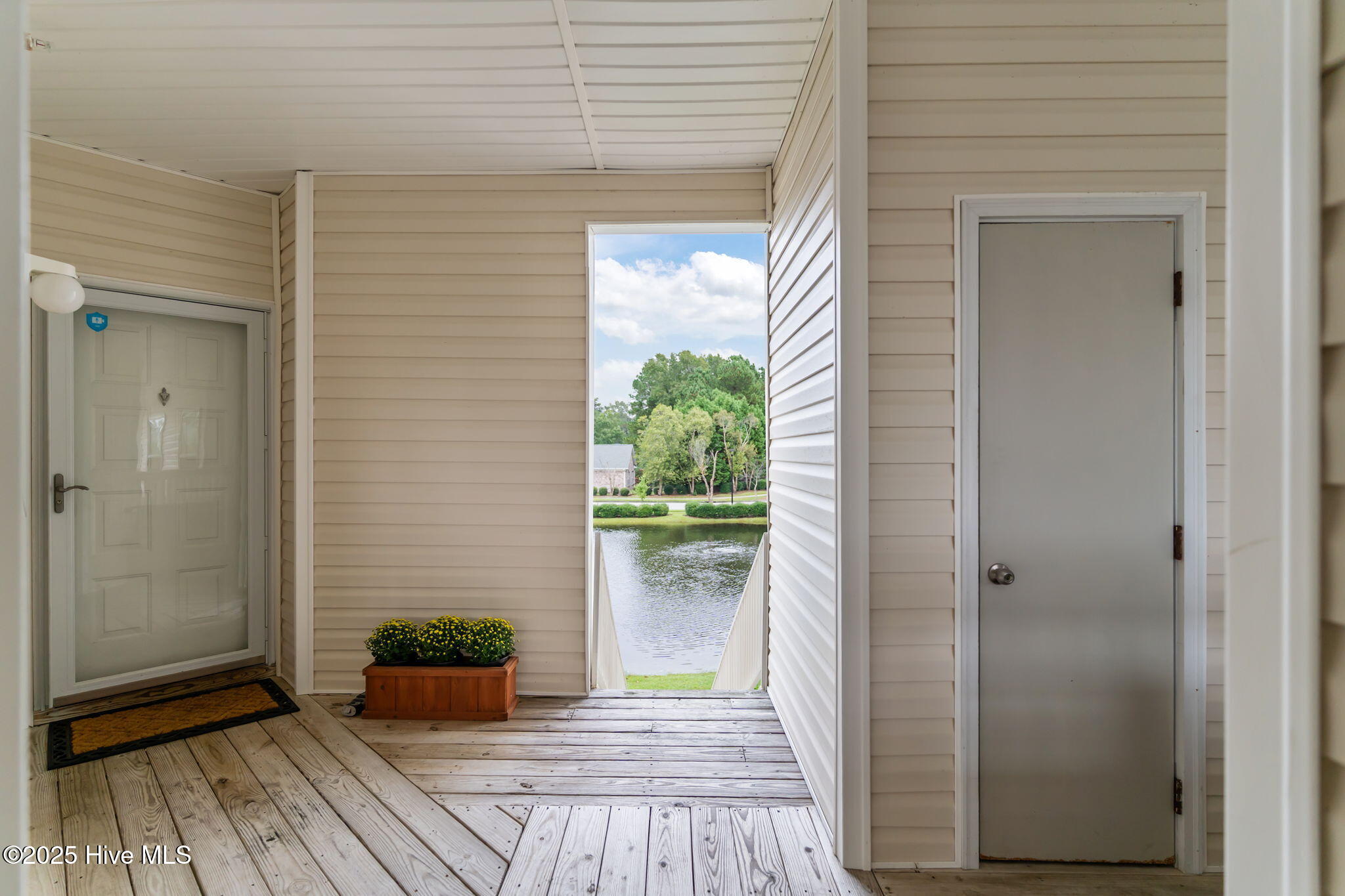 100532353 | Photo 36