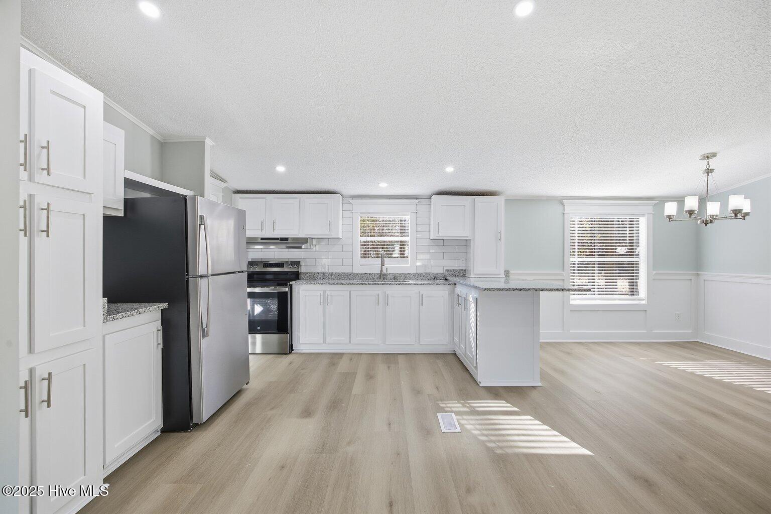 100545127 | Photo 11