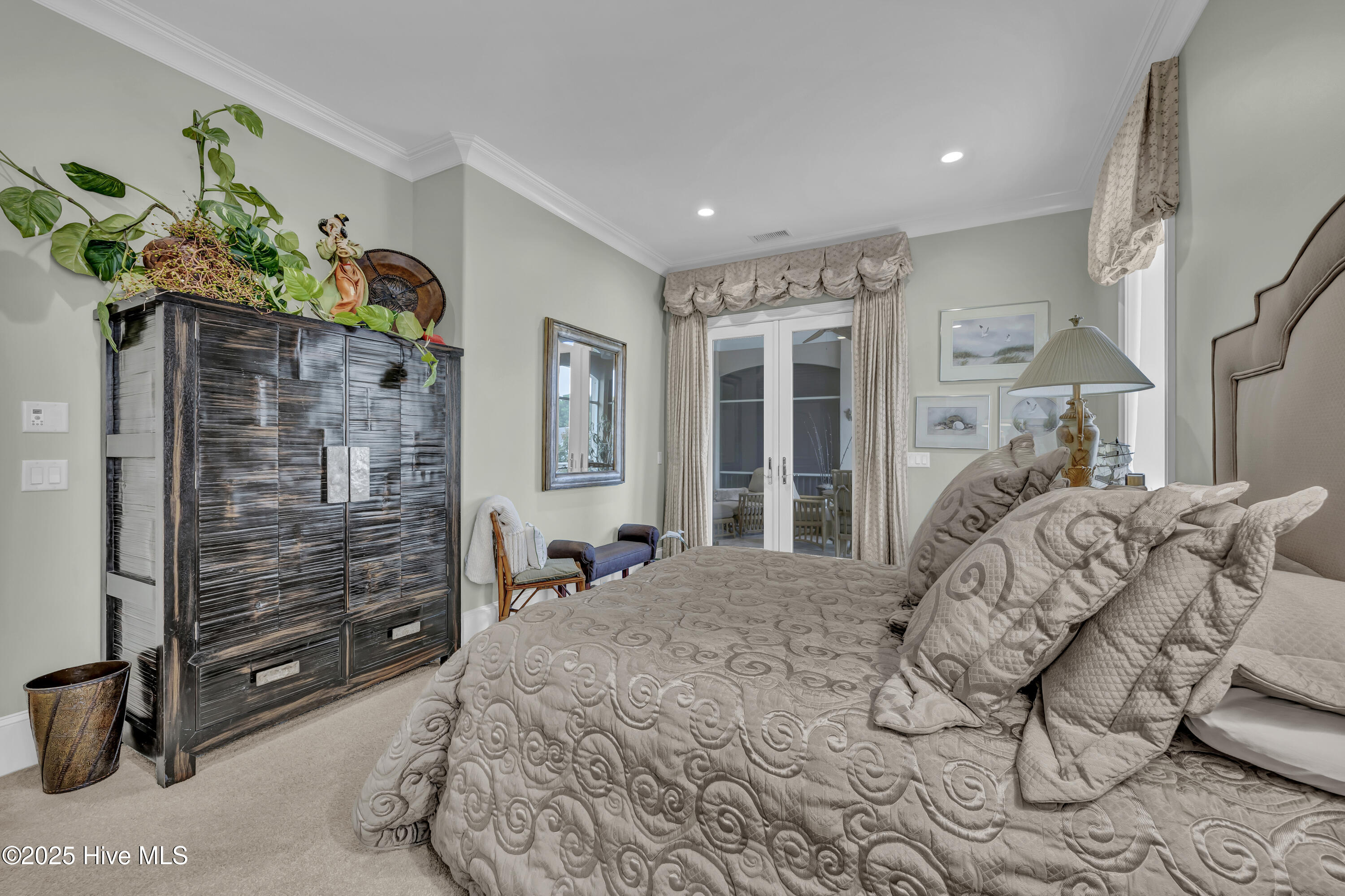 100530989 | Photo 27