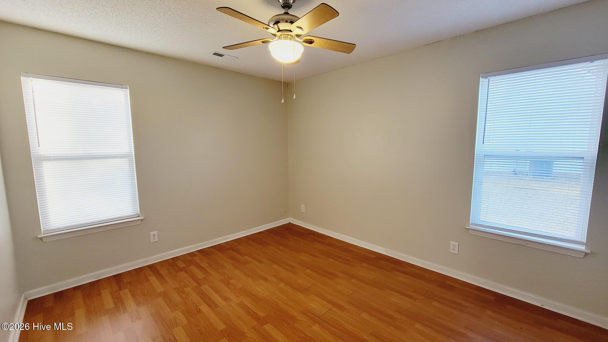 100548735 | Photo 13