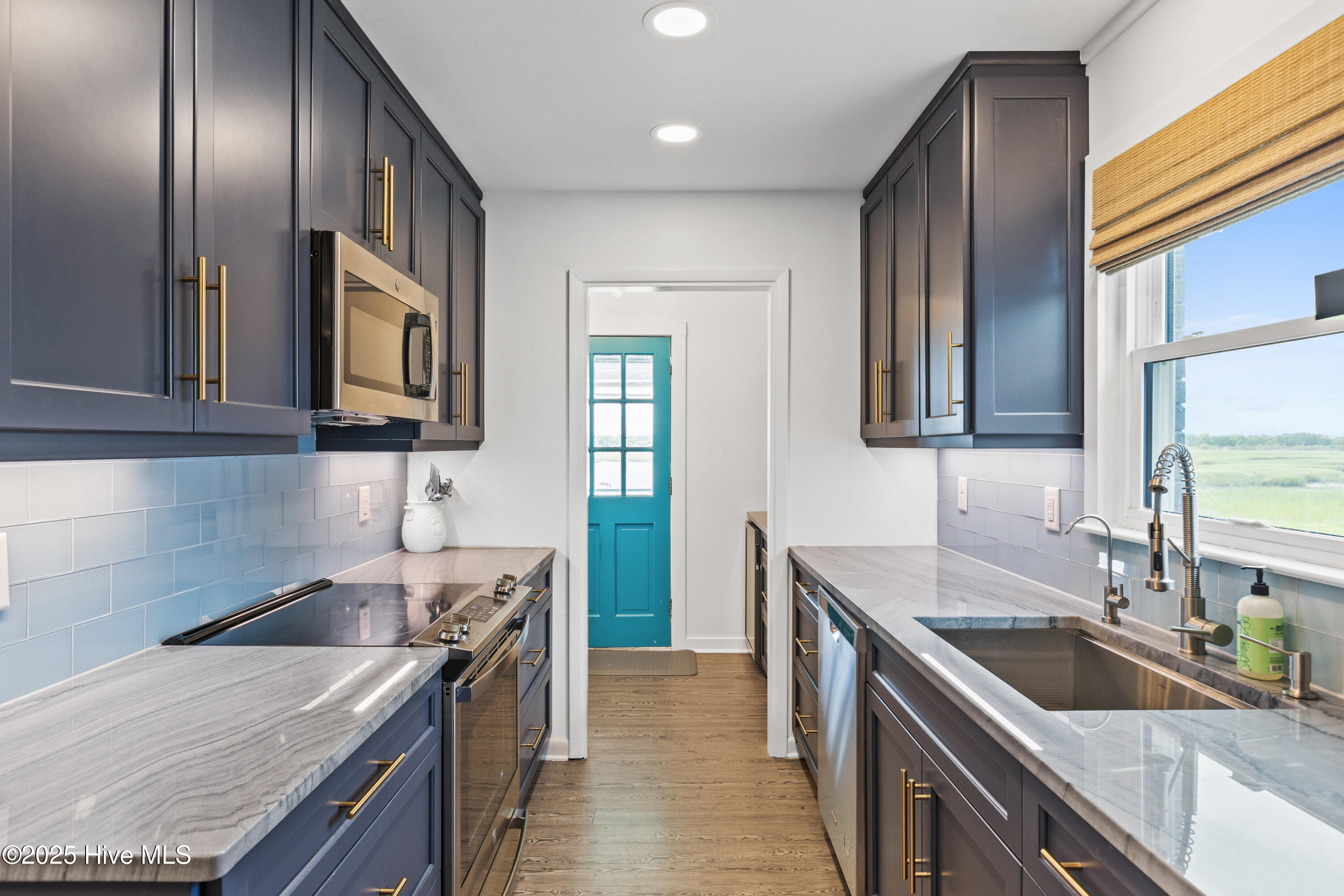 100567814 | Photo 44