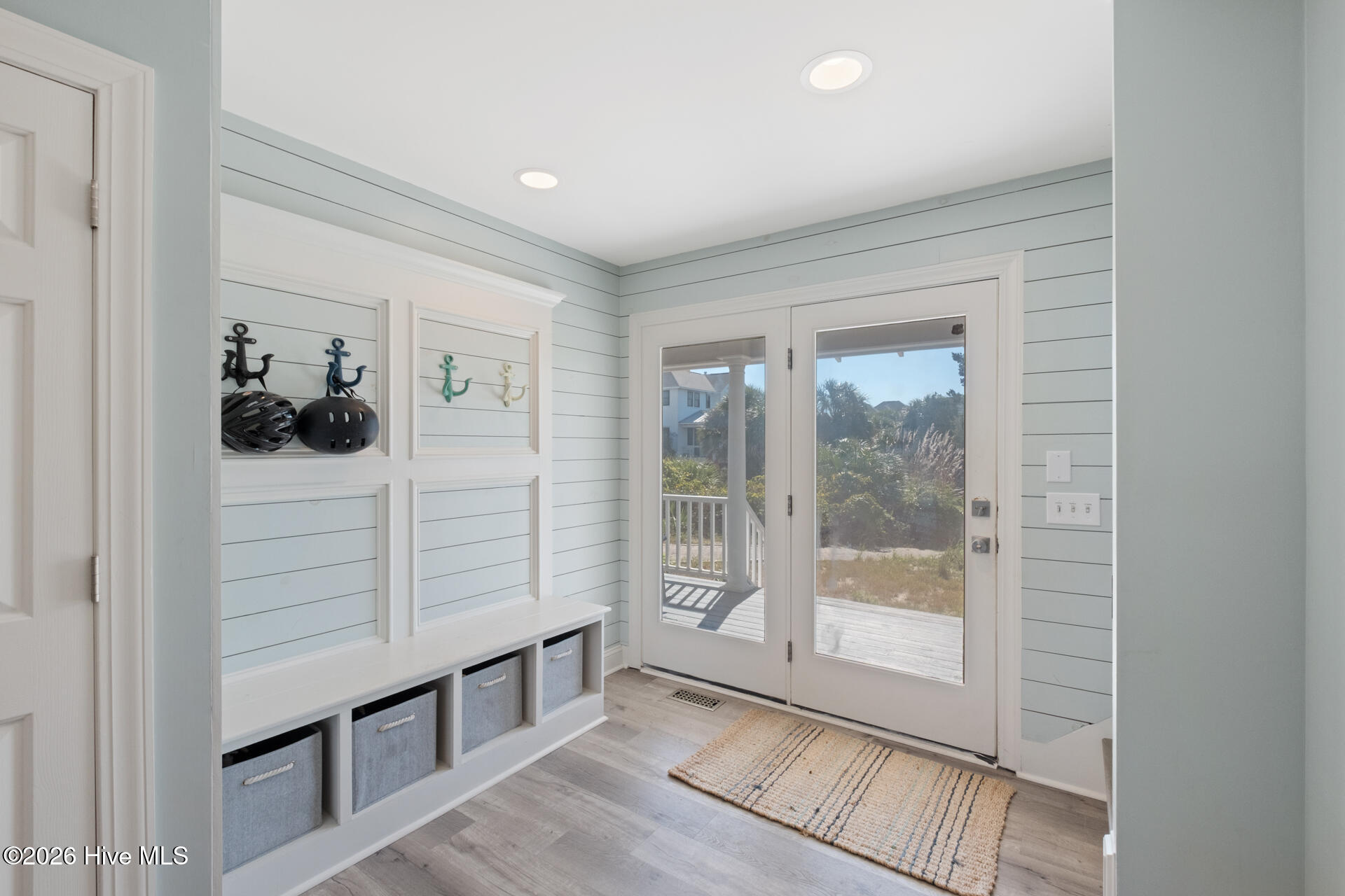 100556120 | Photo 57