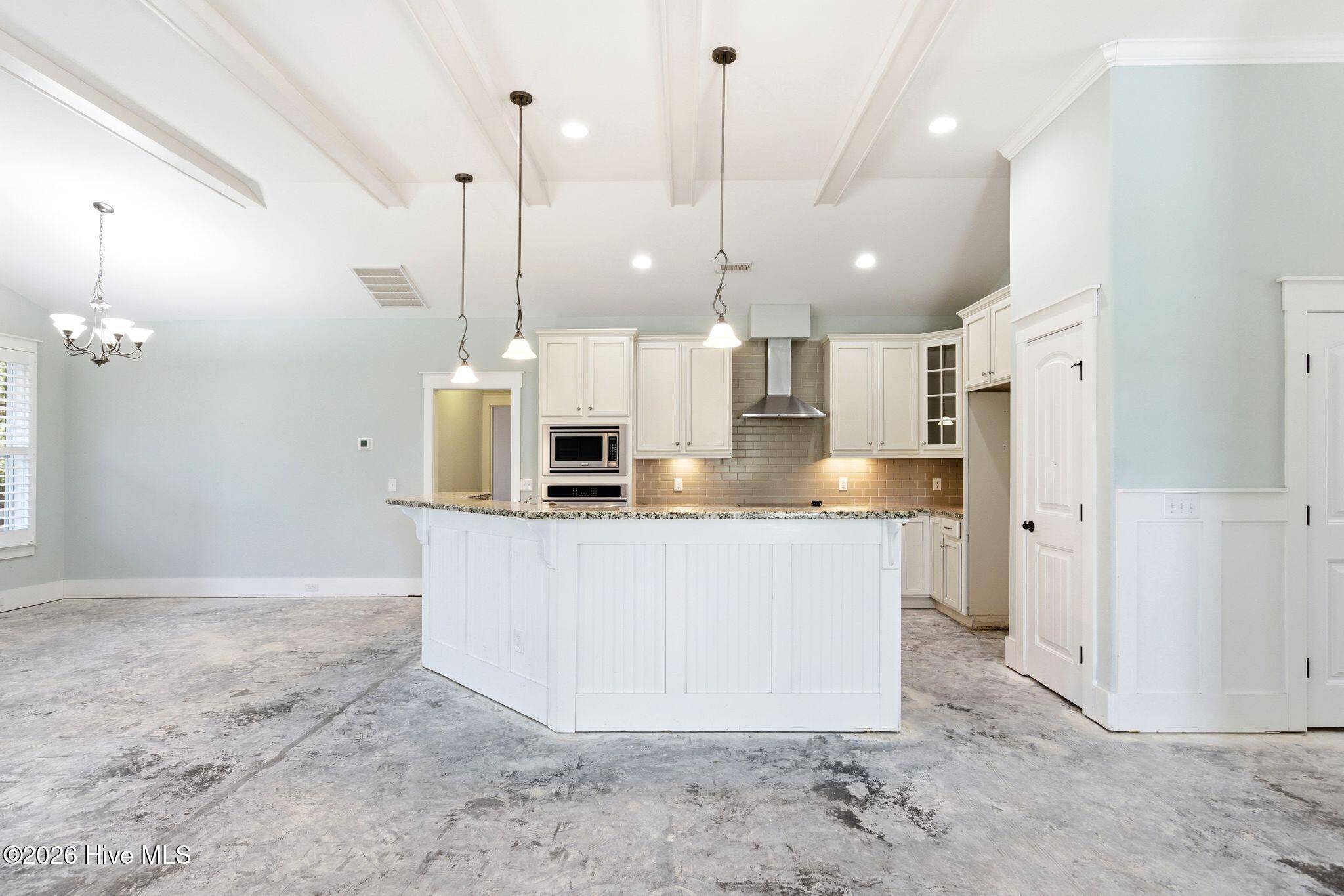 100564306 | Photo 11