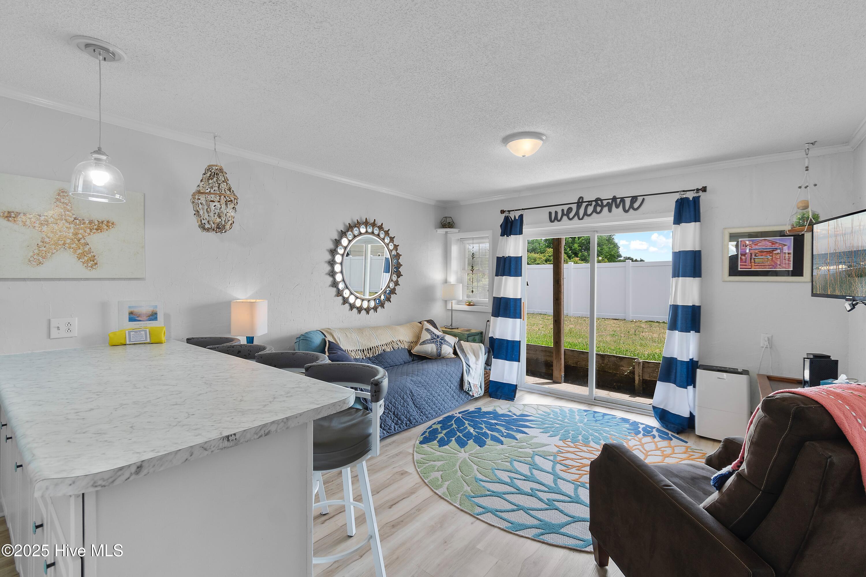 100564186 | Photo 11