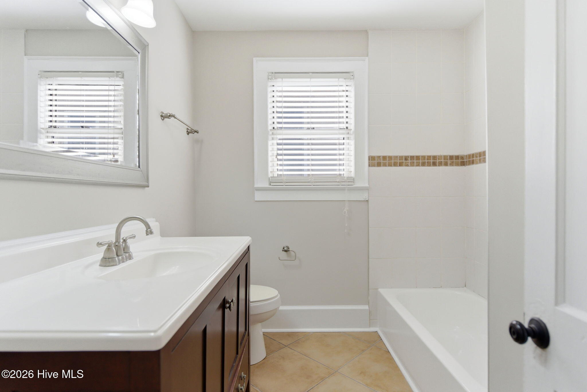 100569211 | Photo 16