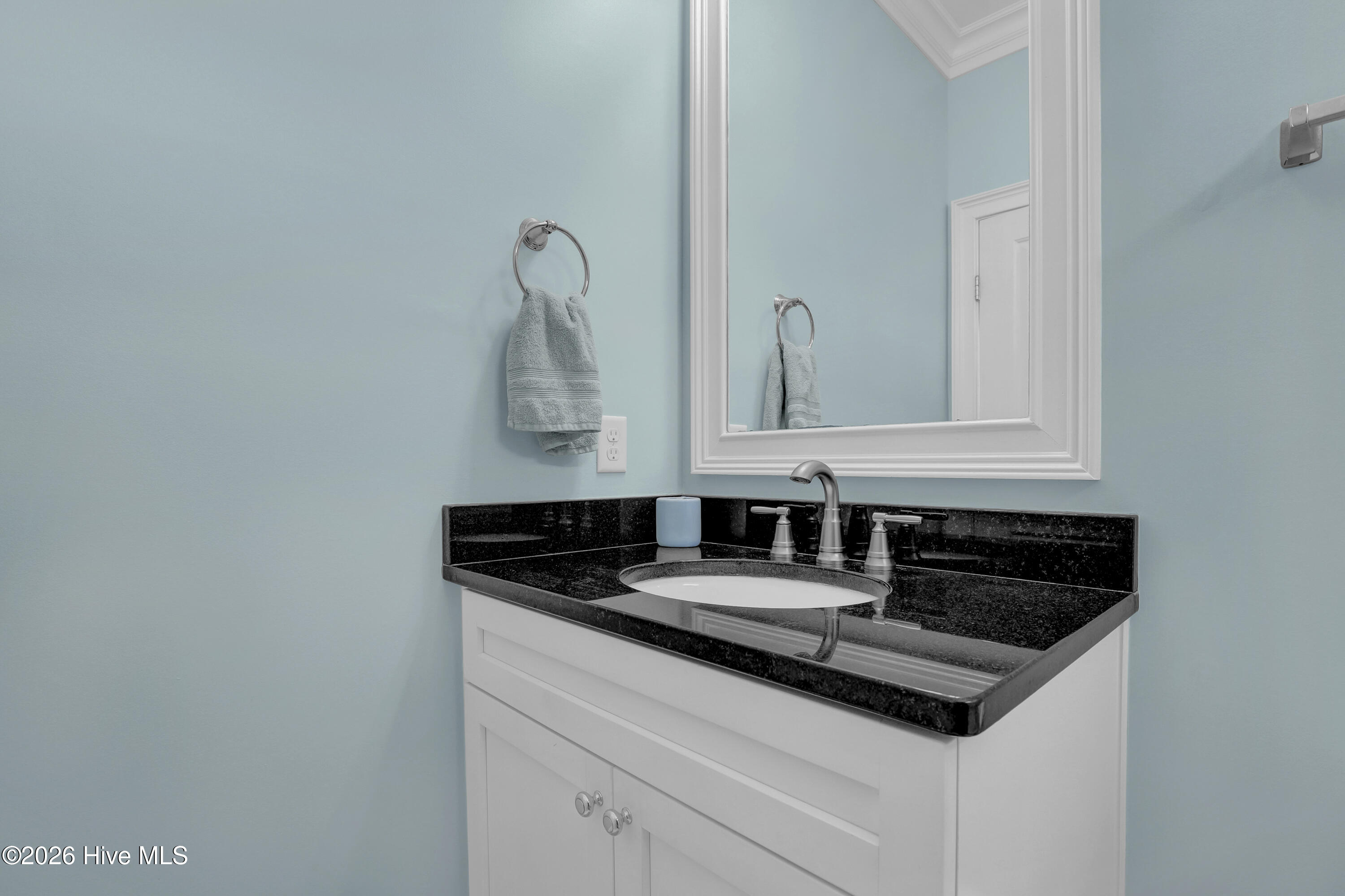 100548325 | Photo 21