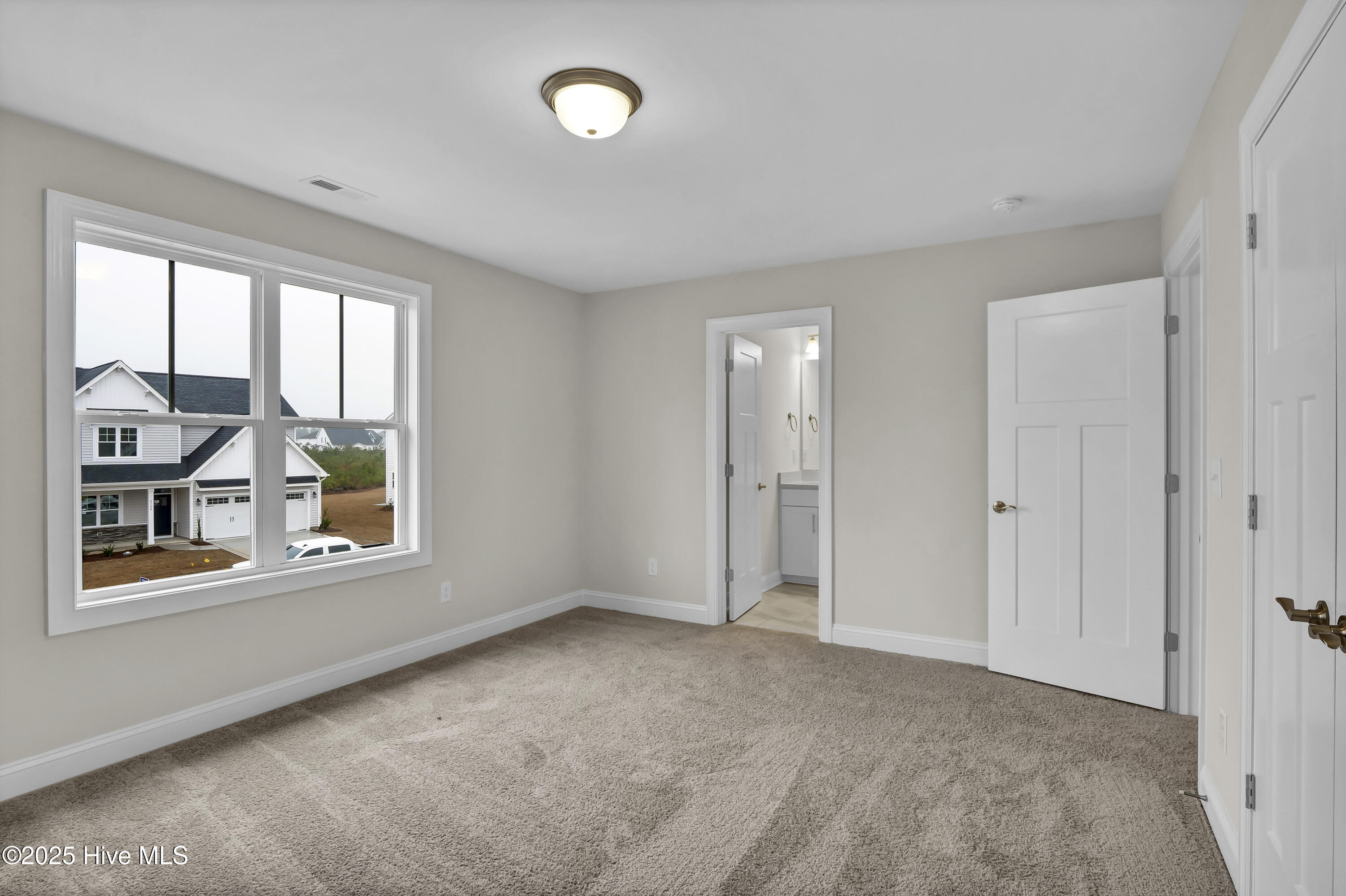 100477317 | Photo 21