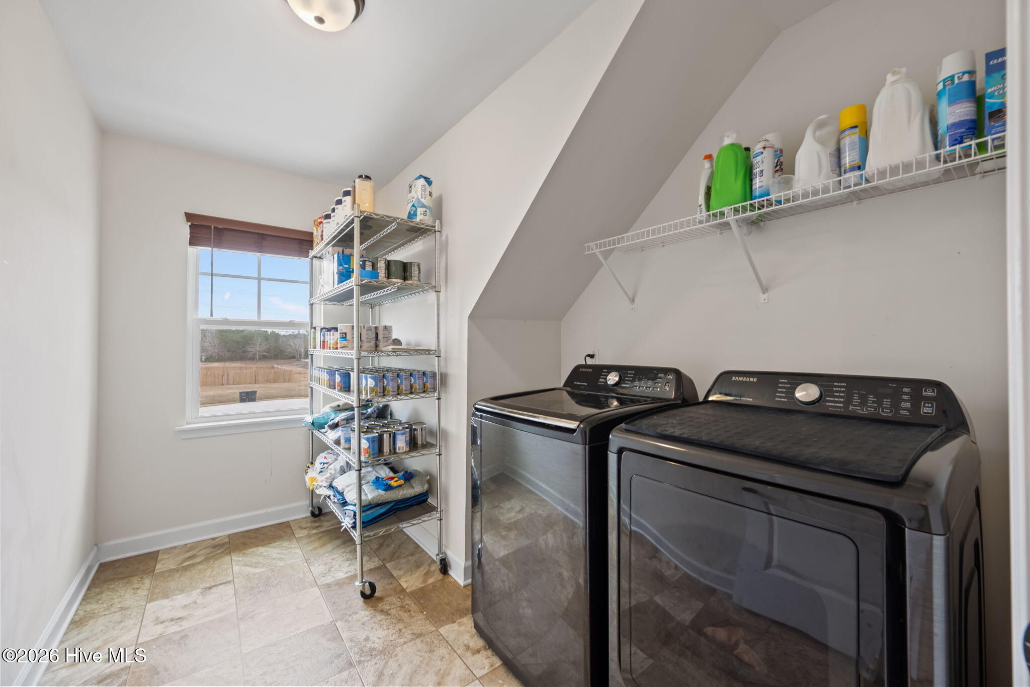 100557643 | Photo 36