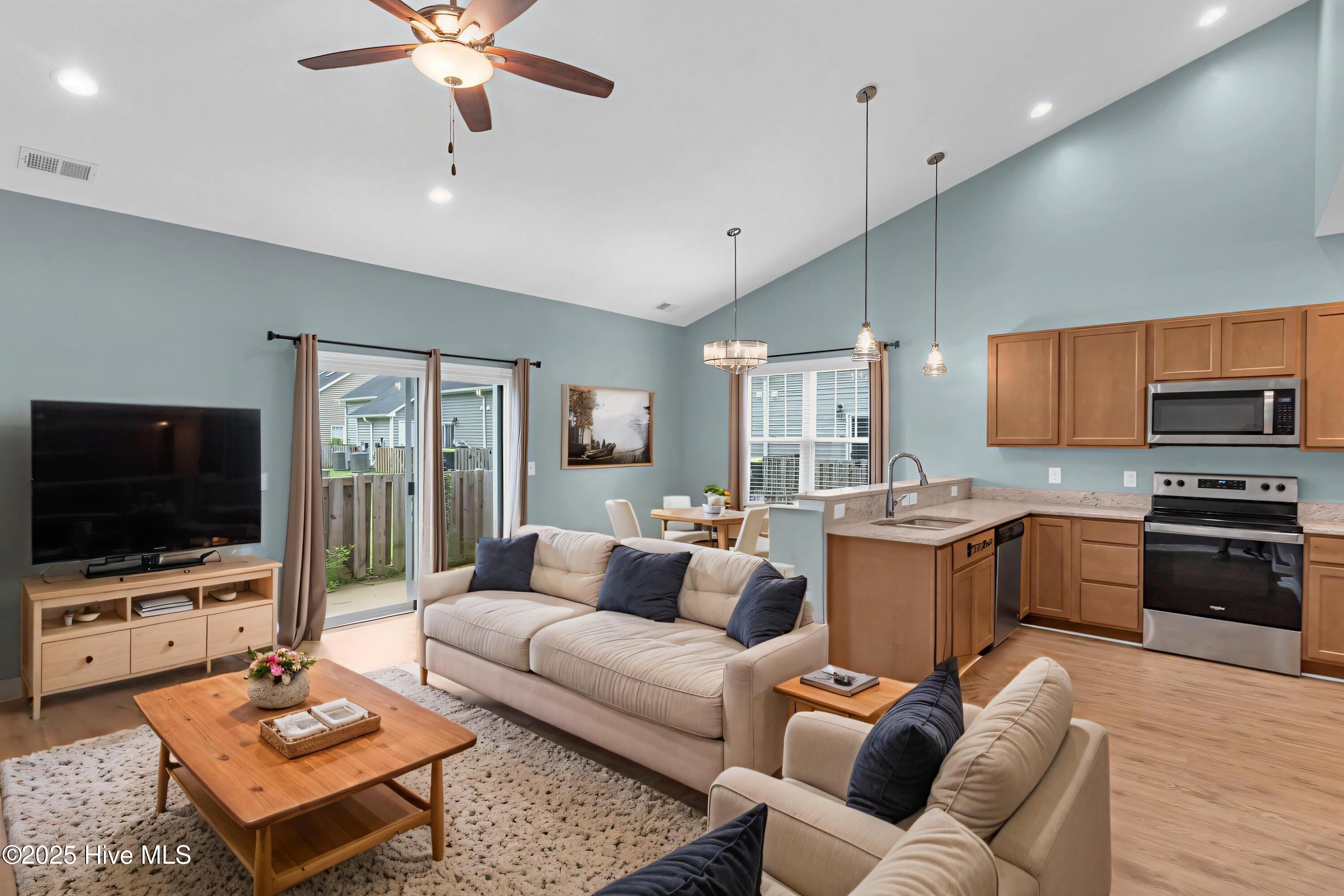 100549260 | Photo 13