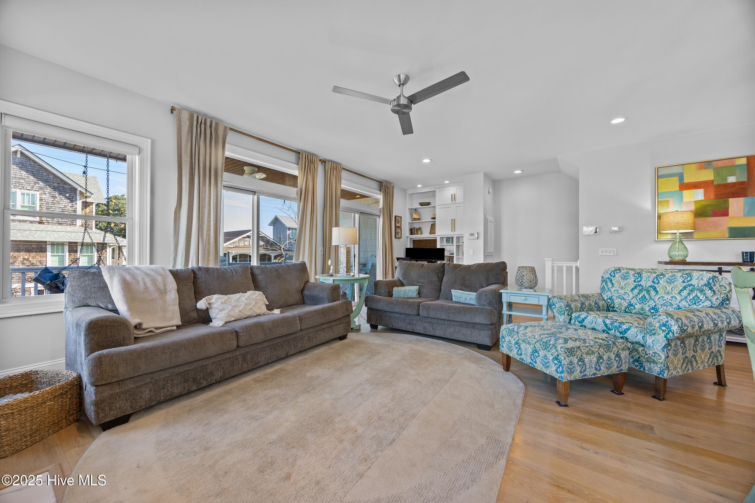 100543159 | Photo 12