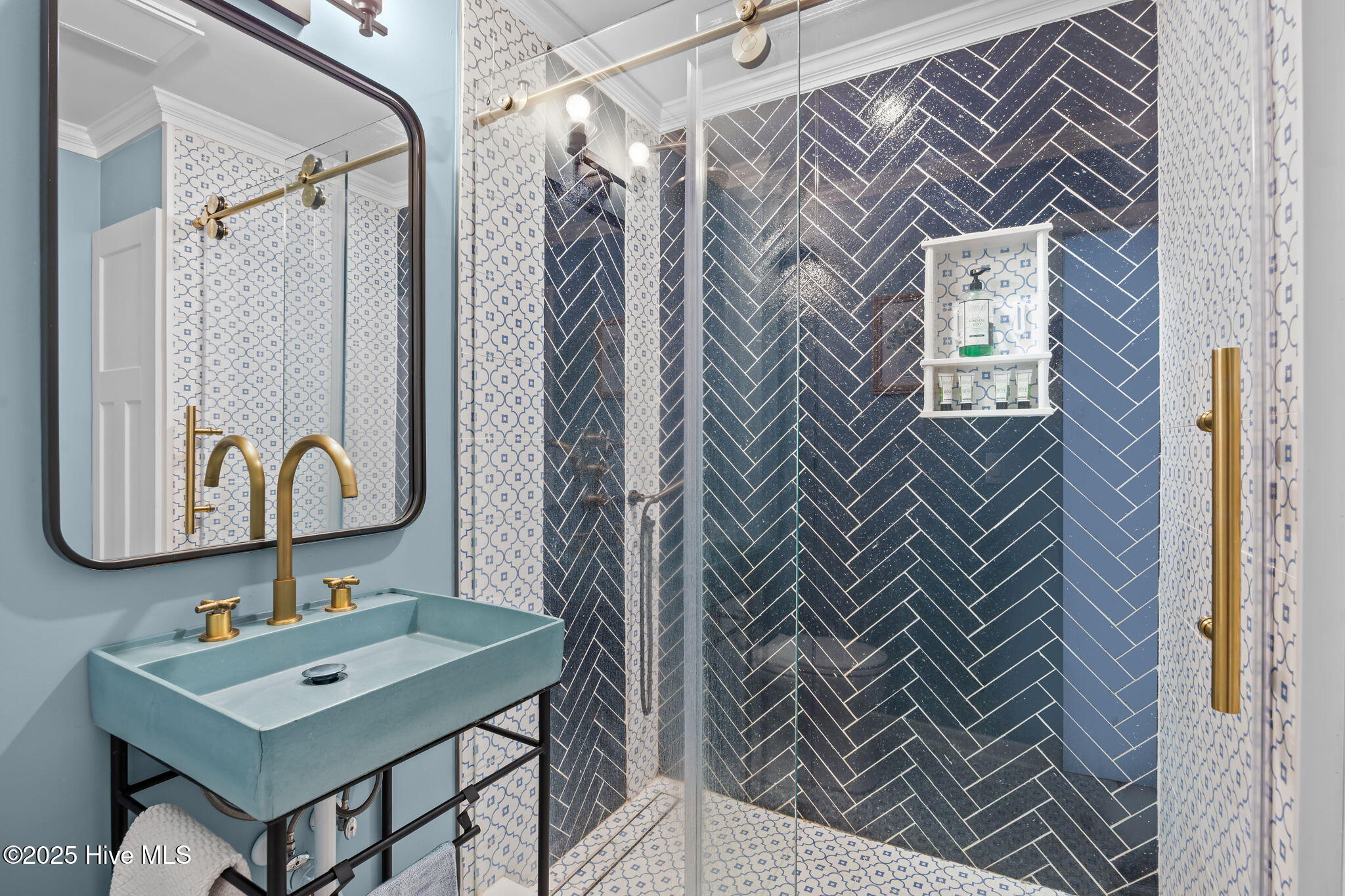 100545824 | Photo 21