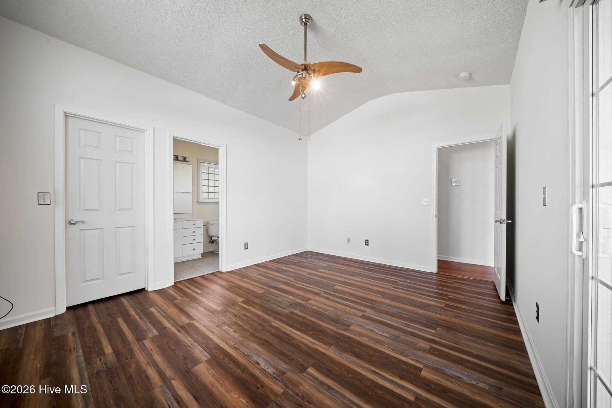 100556547 | Photo 27