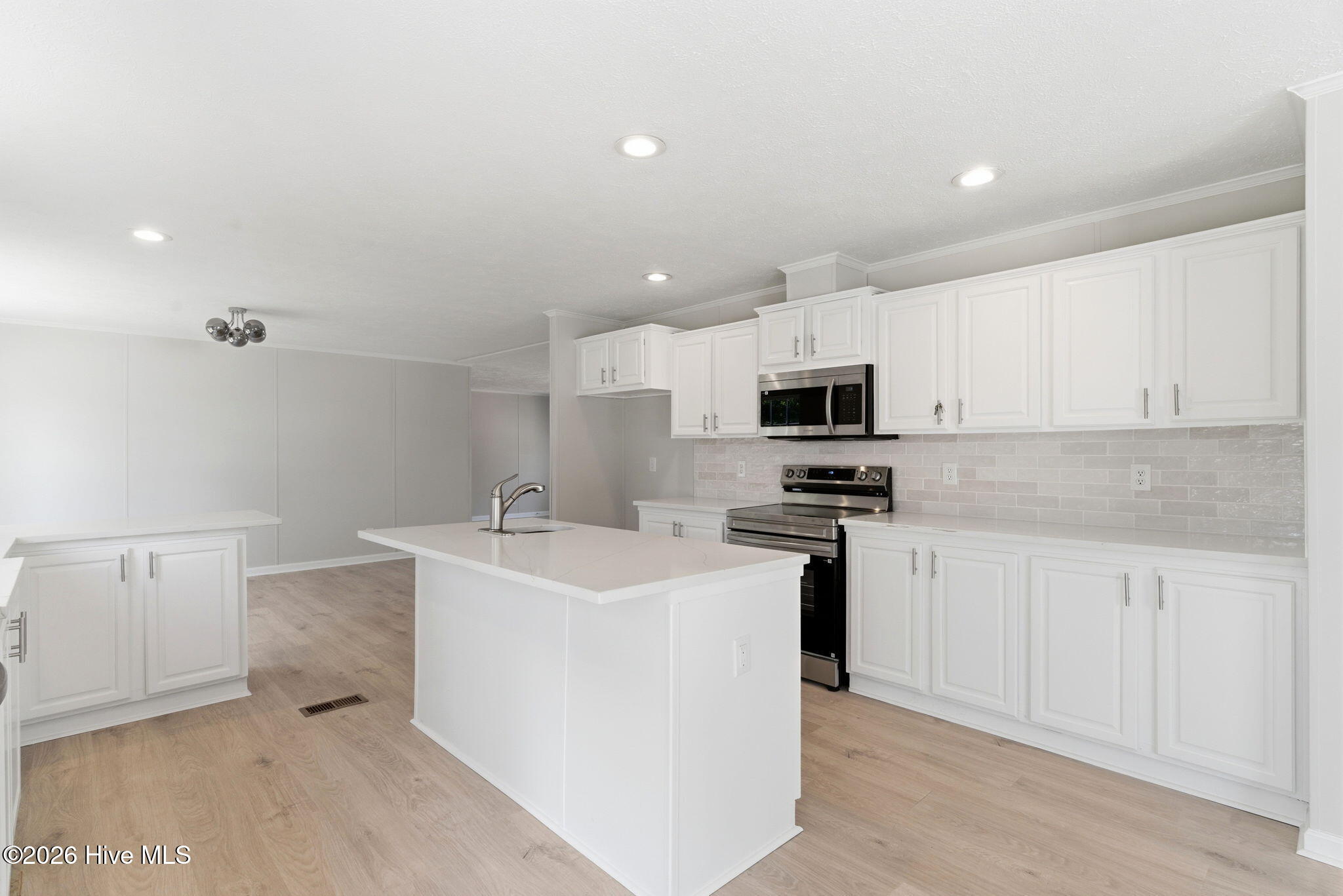 100569540 | Photo 10