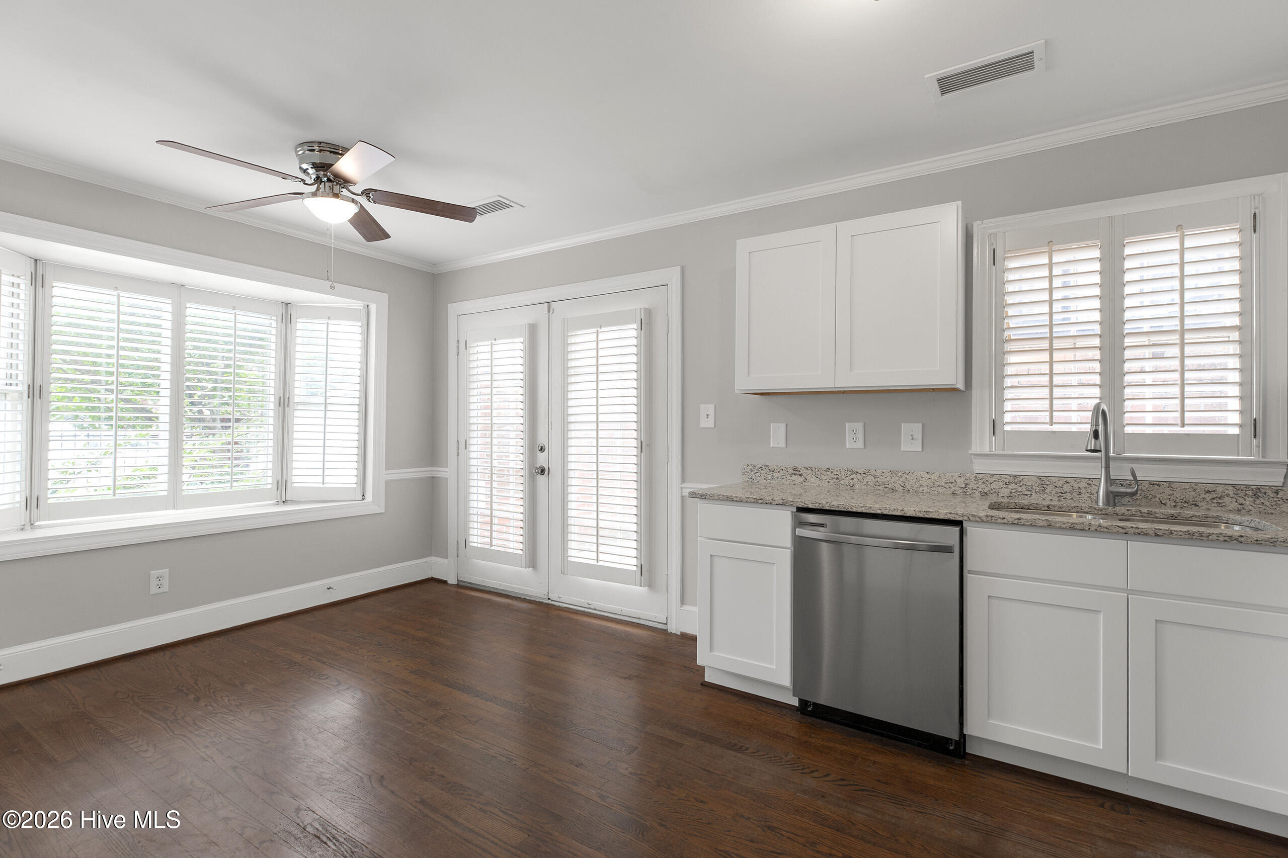 100555929 | Photo 14