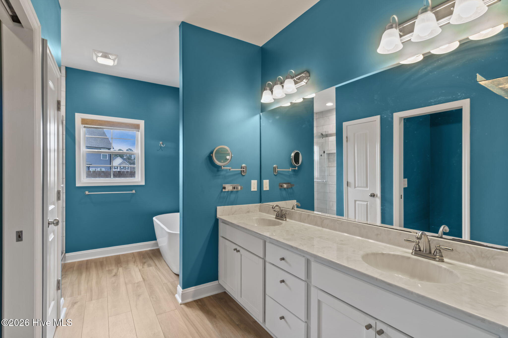 100560163 | Photo 20