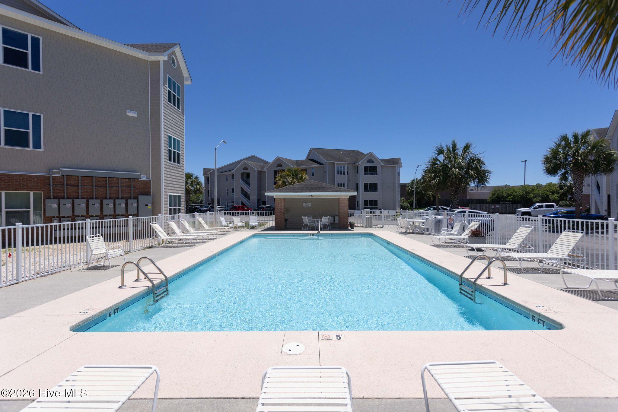 100565628 | Photo 32