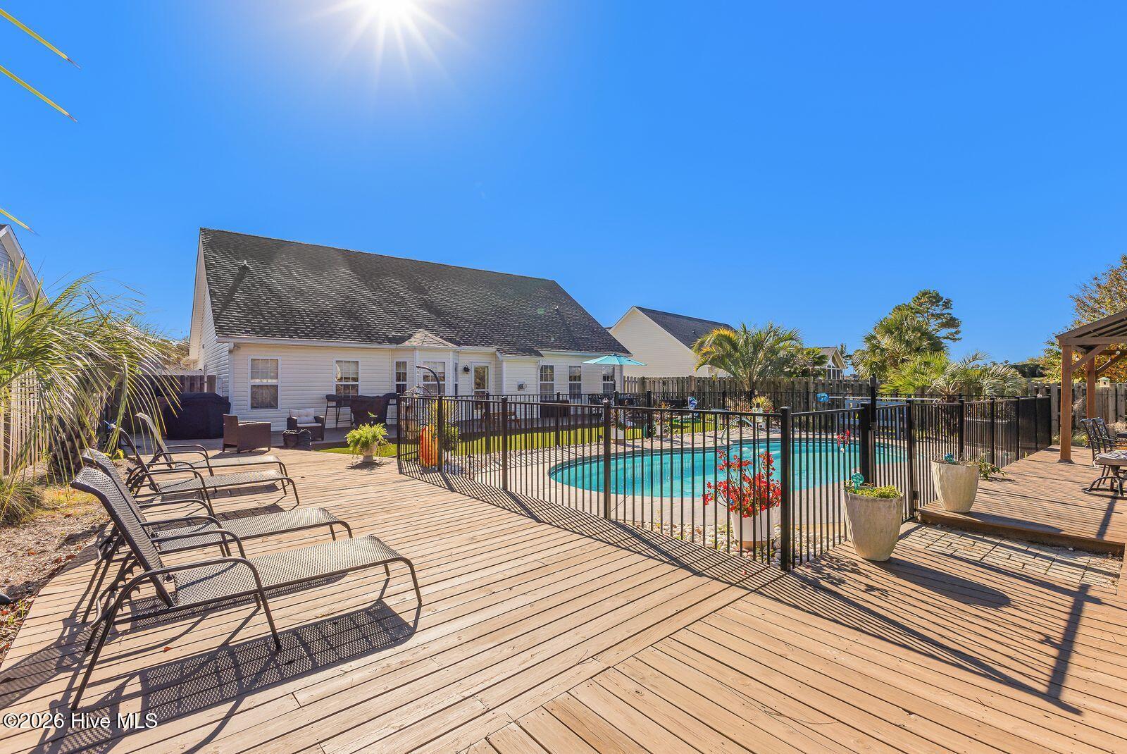 100548177 | Photo 33