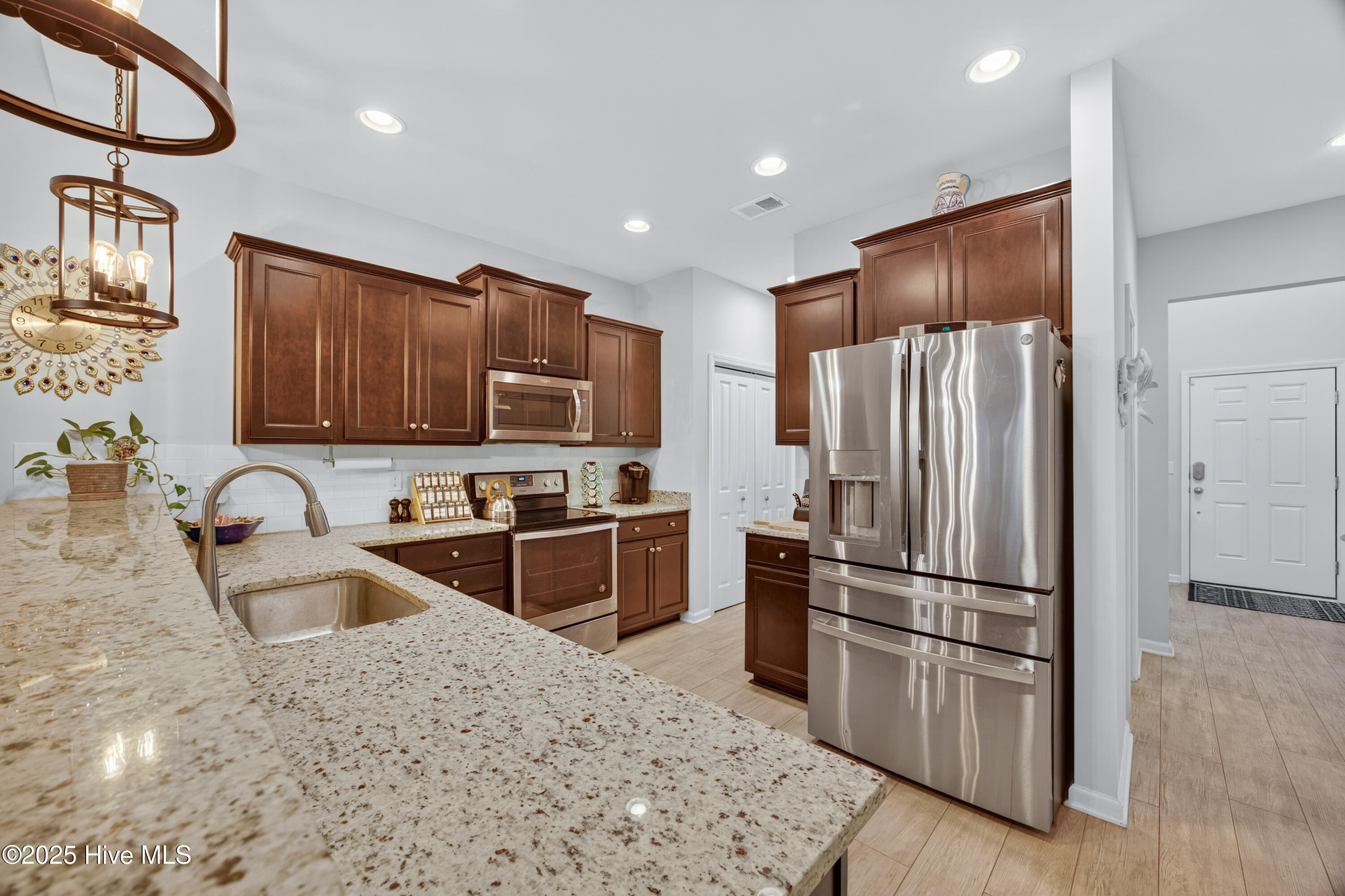 100540522 | Photo 12