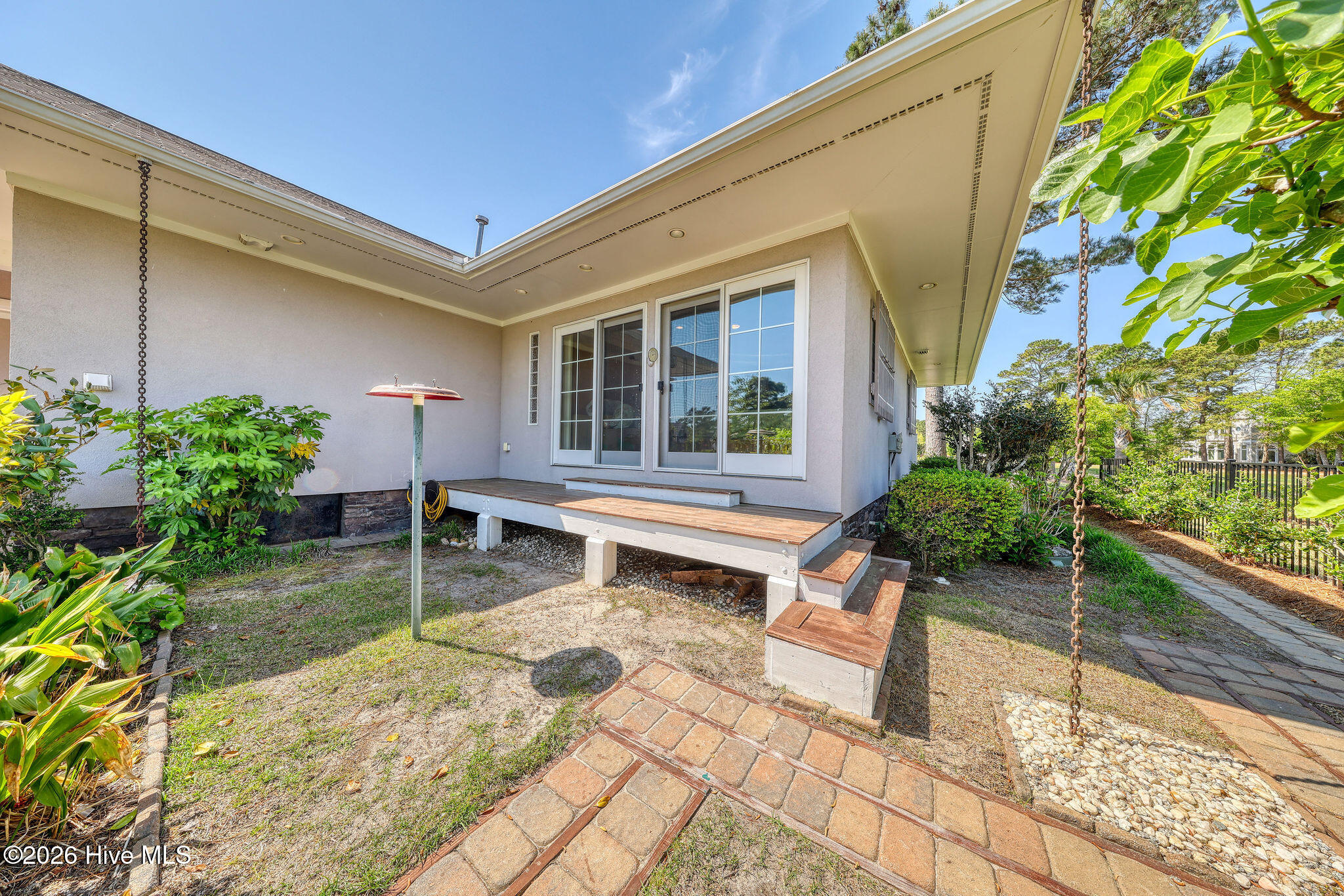 100569152 | Photo 58